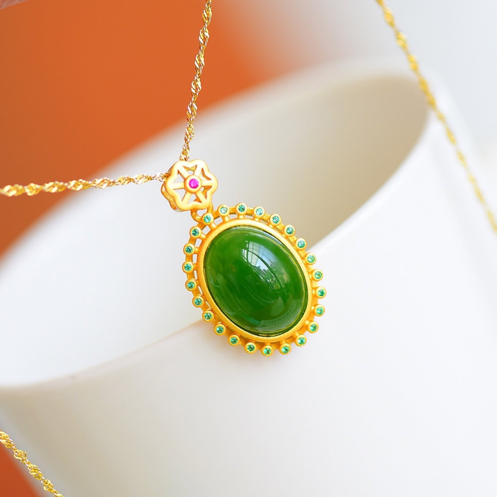 An Exquisite Sterling Silver-Gold Plated Inlaid Jasper Pendant , Inlaid Diamond: An Exquisite Sterling Silver-Gold Plated Inlaid Jasper Pendant , Inlaid Diamond , Size :0.5inx0.6in 纯银镀金镶碧玉吊坠,嵌钻石,&#
