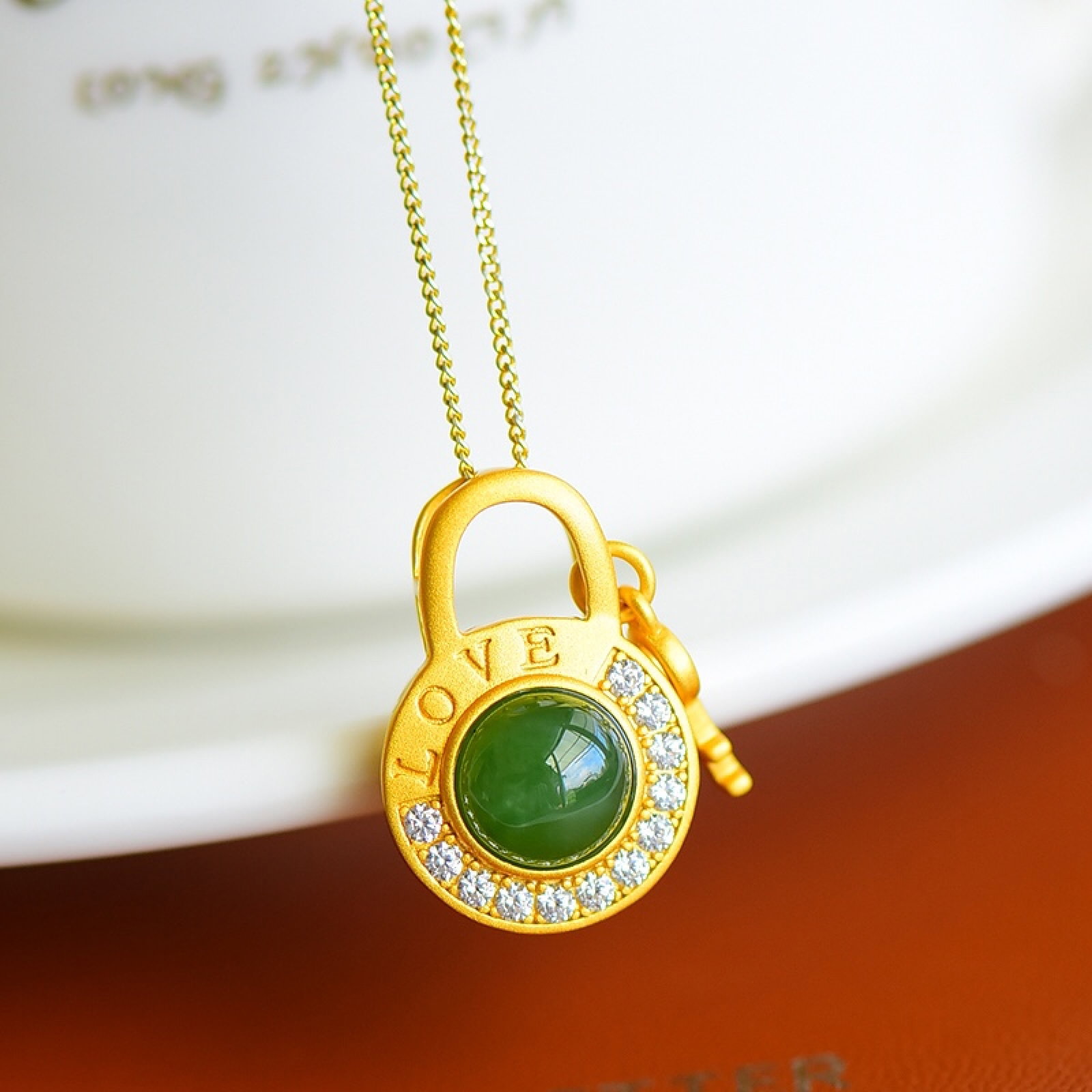 An Exquisite Sterling Silver-Gold Plated Inlaid Jasper Pendant,Inlaid Diamond: An Exquisite Sterling Silver-Gold Plated Inlaid Jasper Pendant,Inlaid Diamond,Size:0.3inx0.3in 纯银镀金镶碧玉项链,嵌钻石