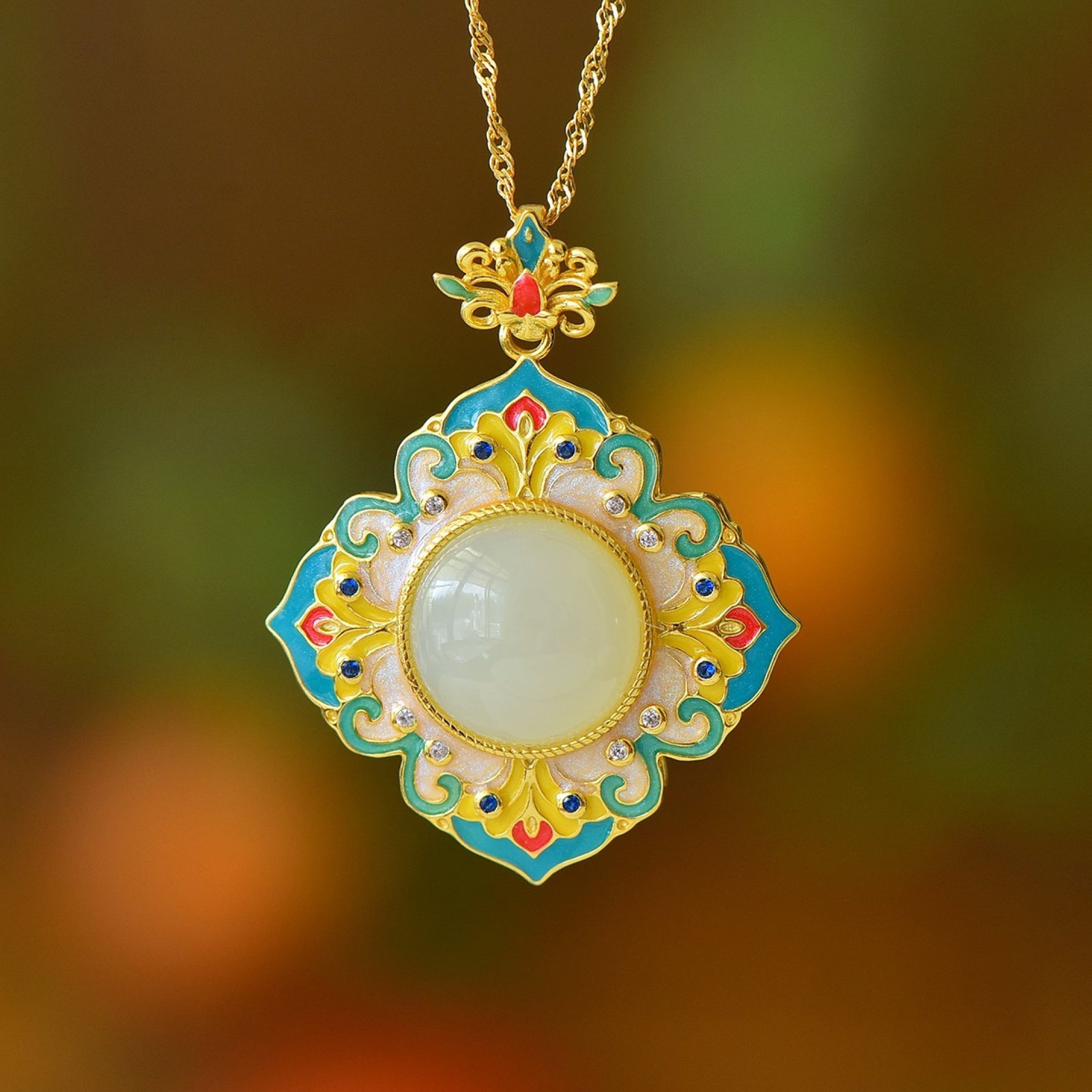 An Exquisite Sterling Silver-Gold Plated Inlaid White Jade Pendant,Inlaid Diamond: An Exquisite Sterling Silver-Gold Plated Inlaid White Jade Pendant,Inlaid Diamond,Size:0.5inx0.5in 纯银镀金镶白玉吊坠,嵌钻石