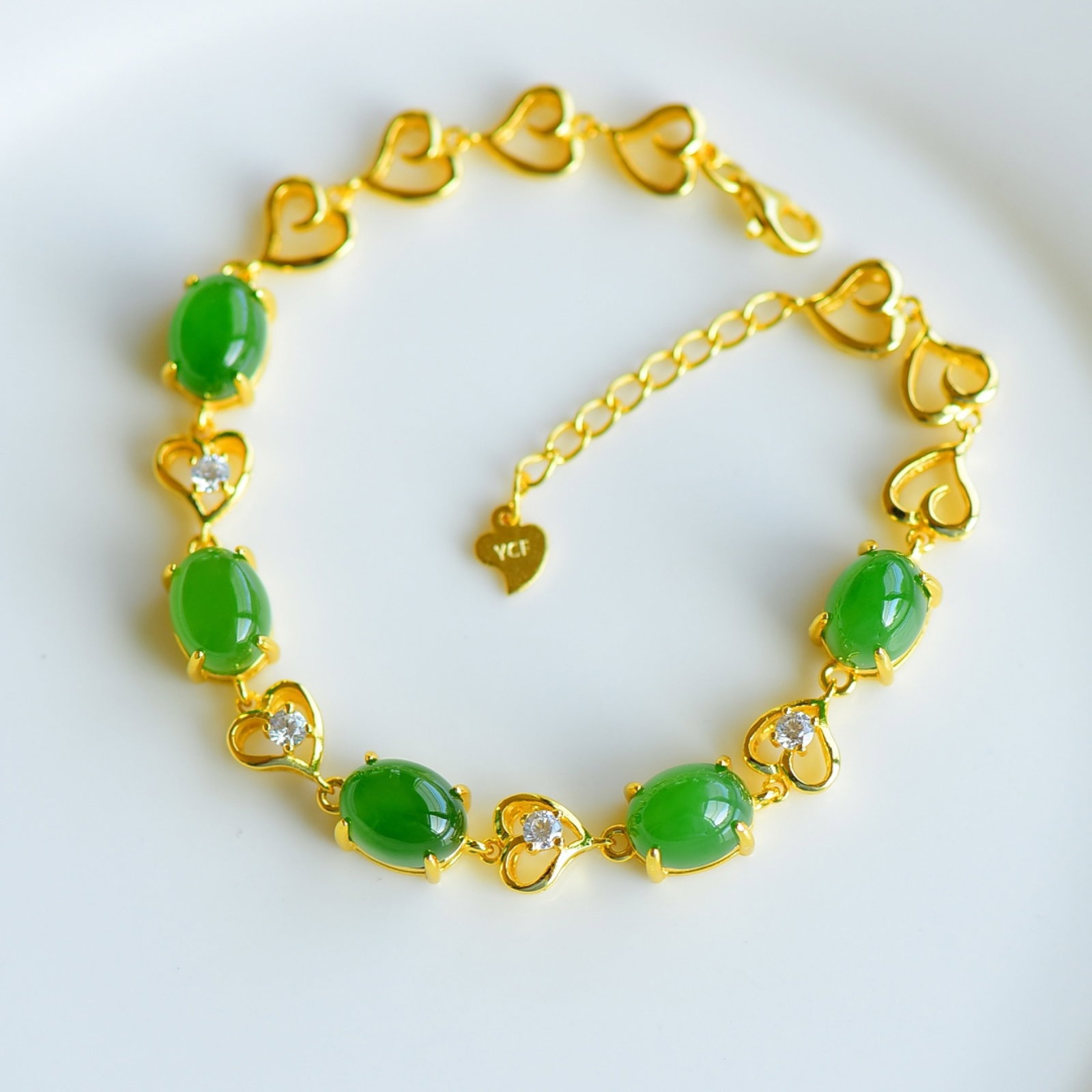 An Exquisite Sterling Silver-Gold Plated Inlaid White Jade Bracelet , Inlaid Diamond: An Exquisite Sterling Silver-Gold Plated Inlaid White Jade Bracelet , Inlaid Diamond , Size :0.3inx0.4in 纯银镀金镶白玉手链,嵌钻௾