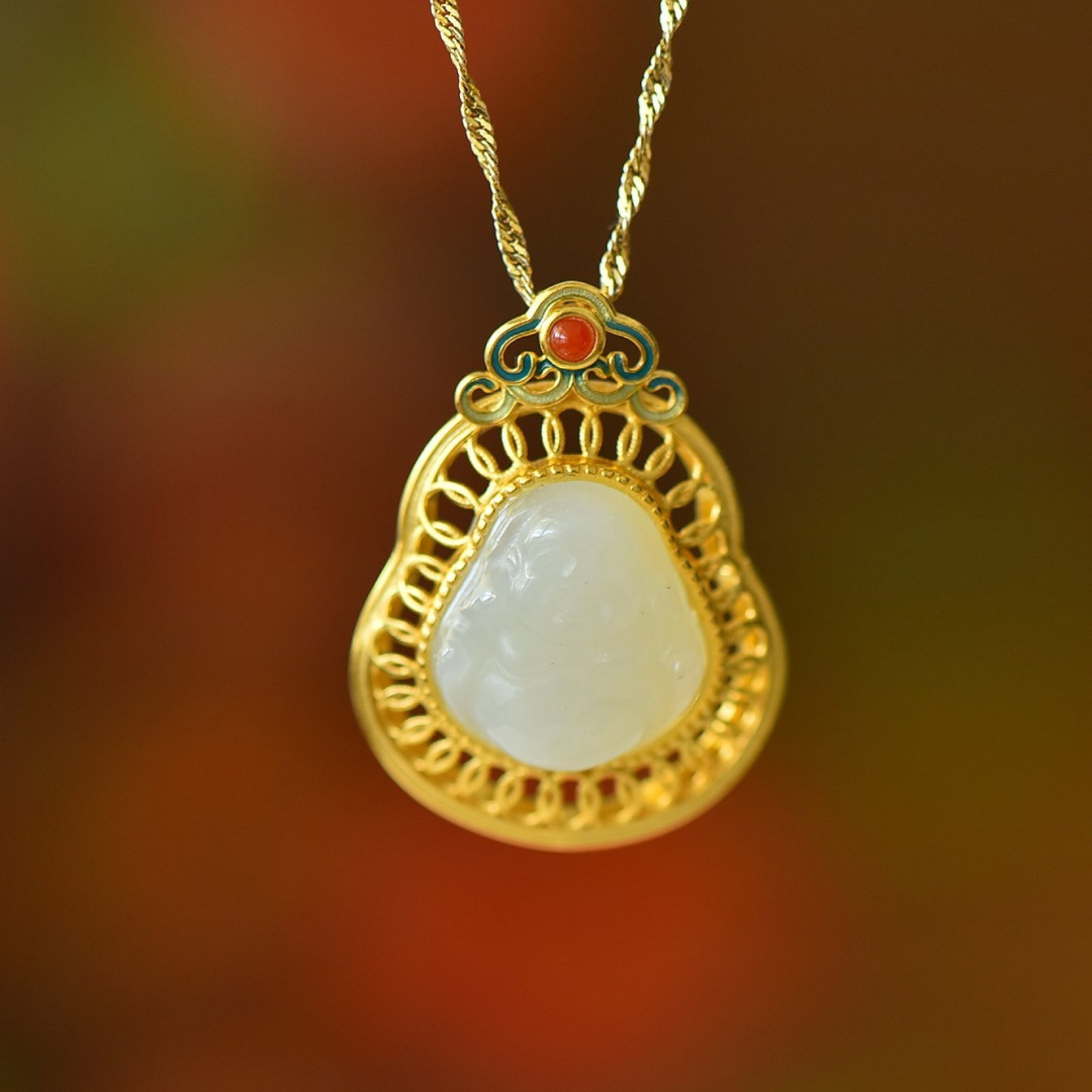 An Exquisite Sterling Silver-Gold Plated Inlaid White Jade Pendant: An Exquisite Sterling Silver-Gold Plated Inlaid White Jade Pendant,Size:0.6inx0.6in ?????????