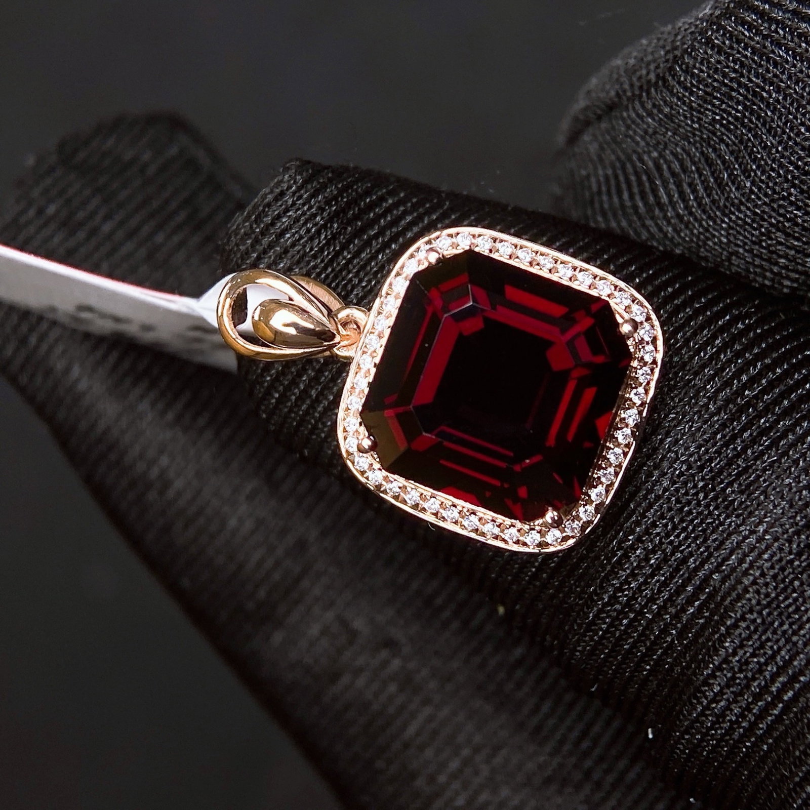 8Ctw Natural Garnet Necklace: 8Ctw Natural Garnet Necklace,Size:0.4inx0.4in 8Ctw天然石榴石项链