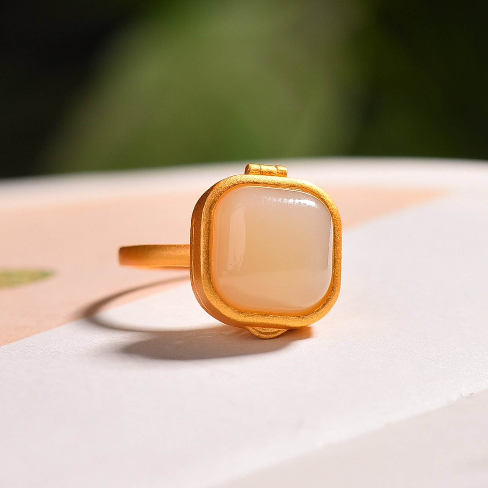 An Exquisite Sterling Silver-Gold Plated Inlaid White Jade Ring: An Exquisite Sterling Silver-Gold Plated Inlaid White Jade Ring,Size:0.5inx0.5in 纯银镀金镶白玉戒指