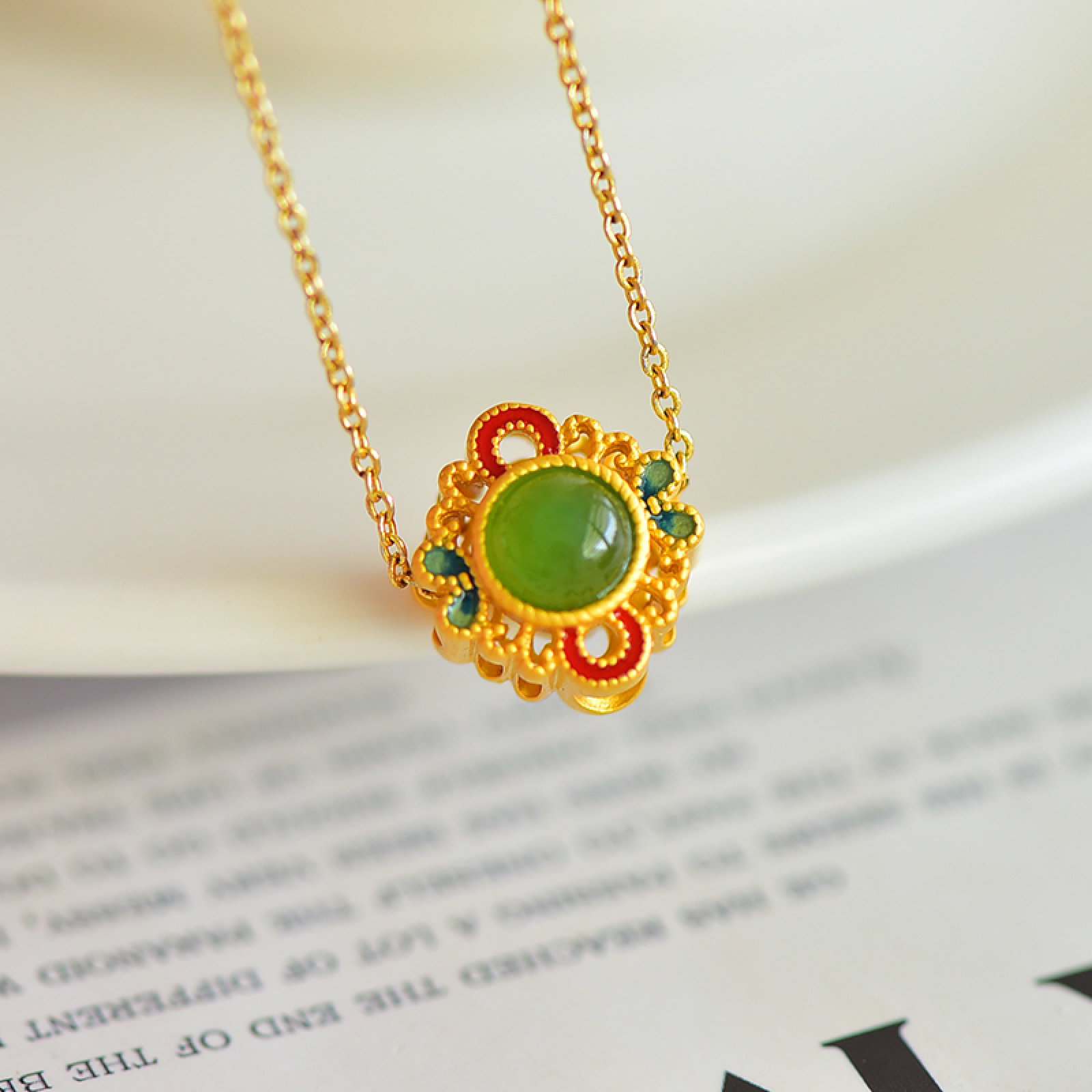 An Exquisite Sterling Silver-Gold Plated Inlaid Jasper Enamel Pendant: An Exquisite Sterling Silver-Gold Plated Inlaid Jasper Enamel Pendant,Size:0.2inx0.2in 纯银镀金镶碧玉珐琅项链