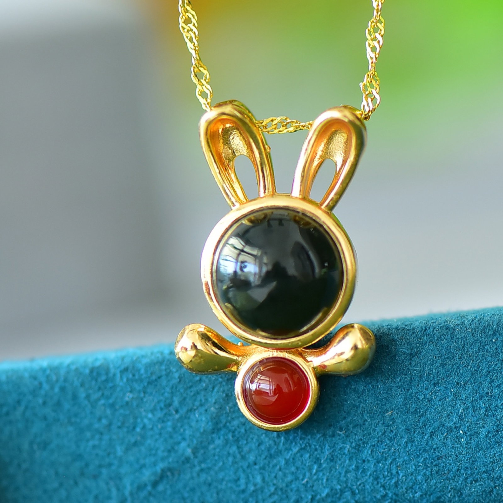 An Exquisite Bronze-Gold Plated Inlaid Green Jade Rabbit Necklace: An Exquisite Bronze-Gold Plated Inlaid Green Jade Rabbit Necklace,Size:0.4inx0.4in 铜镀金镶青玉兔子项链
