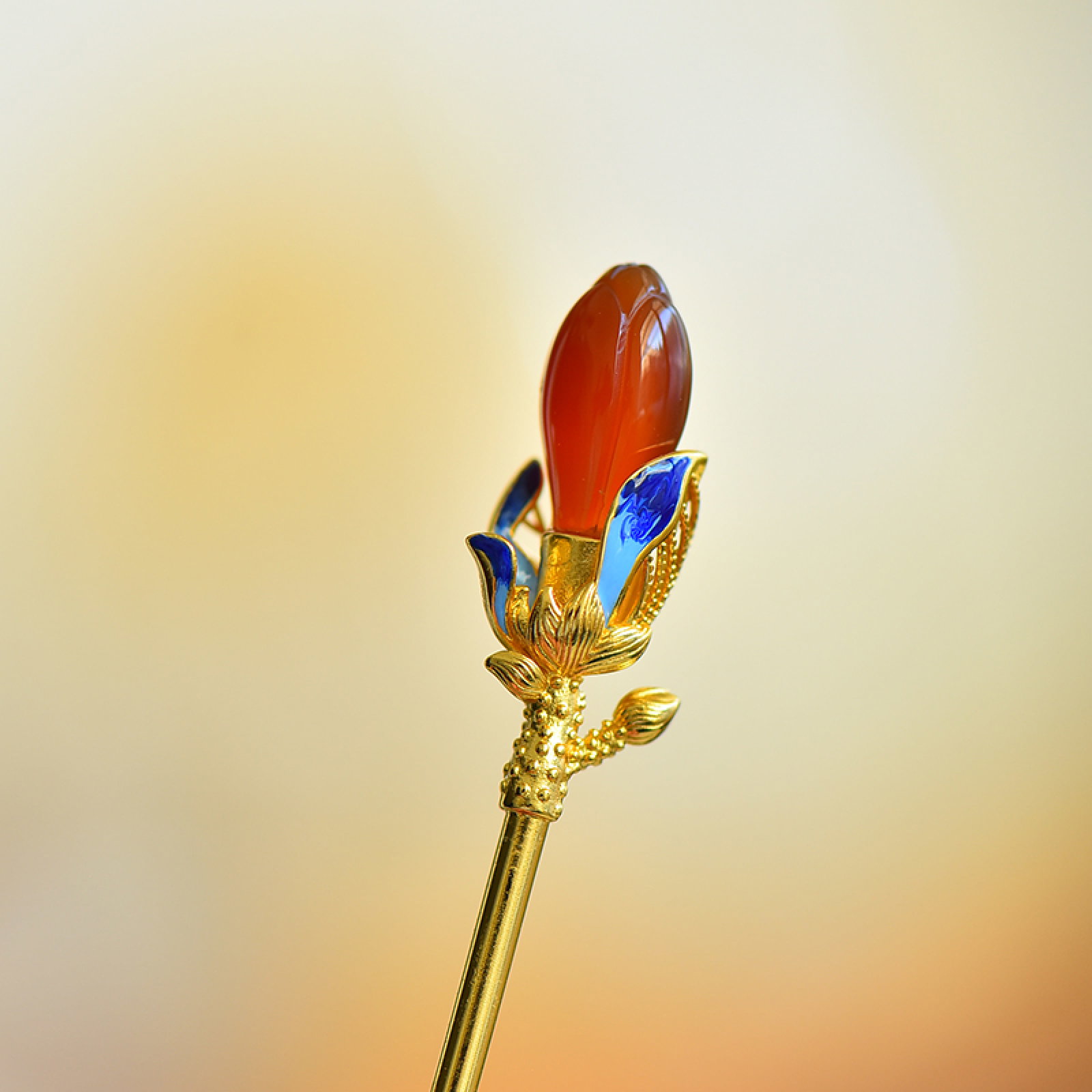 An Exquisite Sterling Silver-Gold Plated Inlaid Red Agate Hairpin: An Exquisite Sterling Silver-Gold Plated Inlaid Red Agate Hairpin,Size:0.4inx0.7in 纯银镀金镶红玛瑙发簪