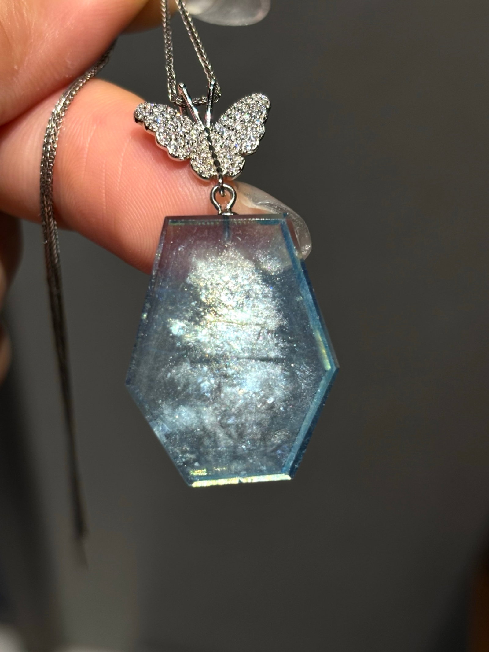 An Exquisite Sterling Silver Inlaid Aquamarine Necklace: An Exquisite Sterling Silver Inlaid Aquamarine Necklace,Size:1inx0.8inx0.3in,Weight:9.3g 纯银镶海蓝宝项链
