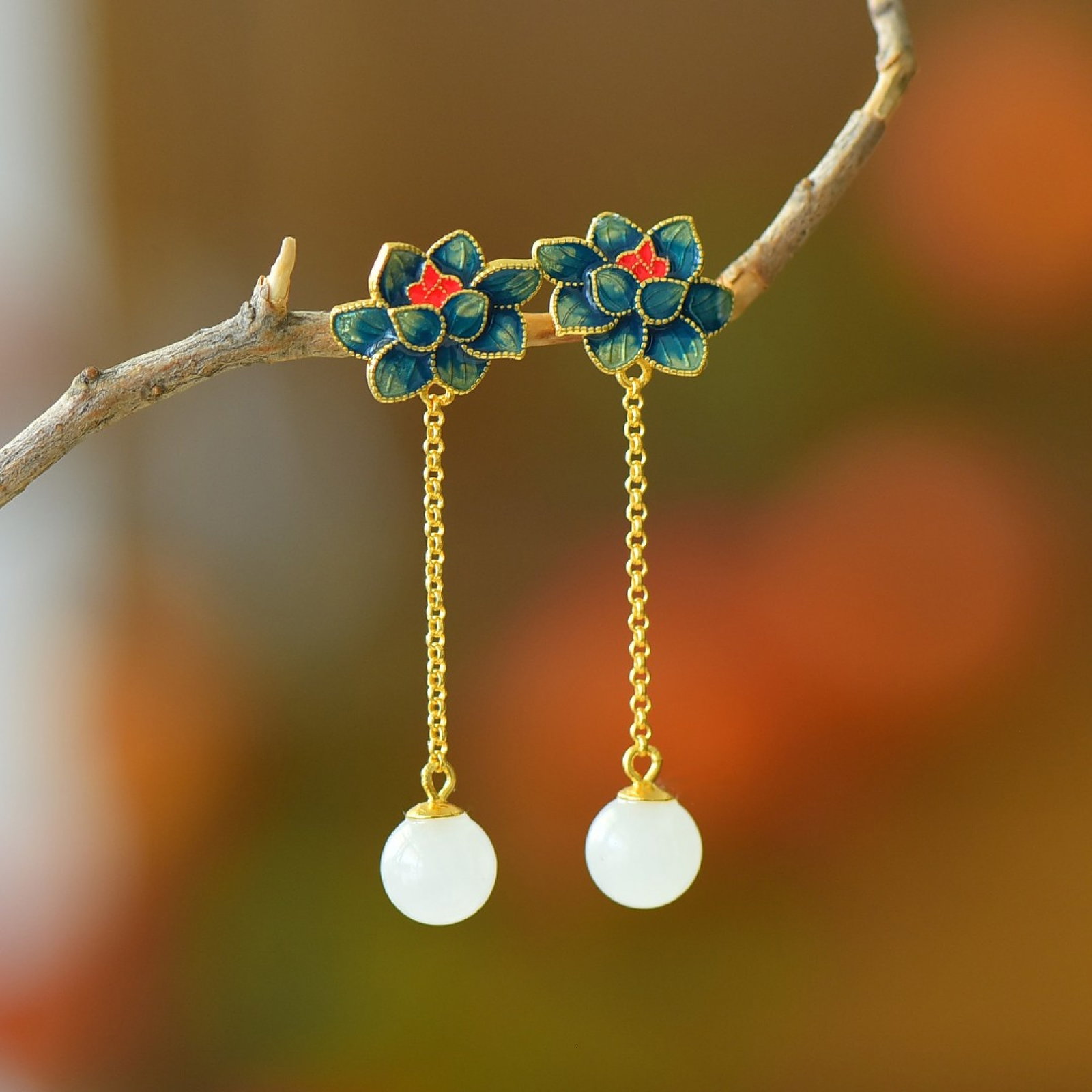 A Pair of Exquisite Sterling Silver-Gold Plated Inlaid White Jade Earrings: A Pair of Exquisite Sterling Silver-Gold Plated Inlaid White Jade Earrings,Size:0.3inx0.3in 一对纯银镀金镶白玉耳环