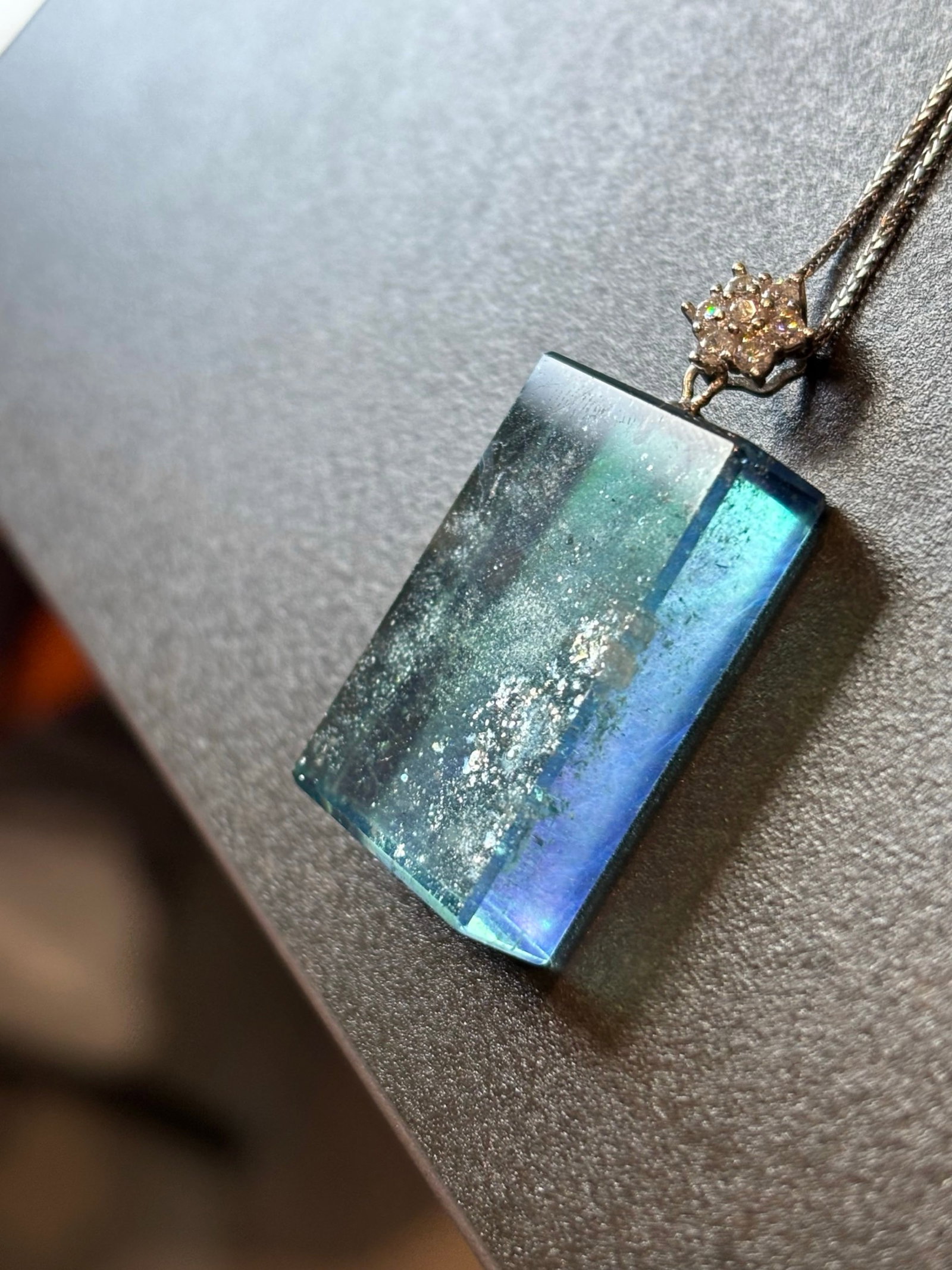 An Exquisite Sterling Silver Inlaid Aquamarine Necklace: An Exquisite Sterling Silver Inlaid Aquamarine Necklace,Size:1.1inx0.7inx0.3in,Weight:11.5g 纯银镶海蓝宝项链