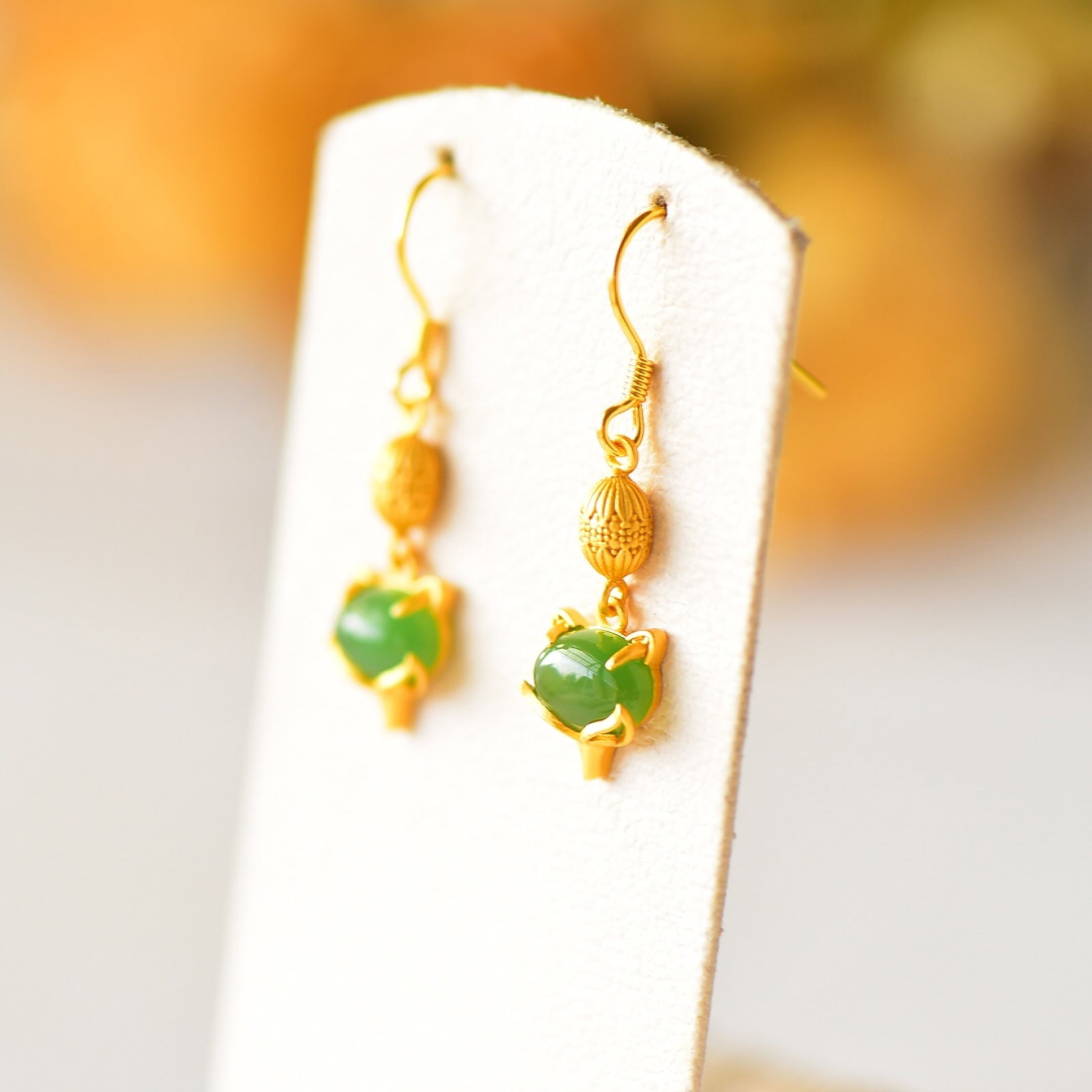A Pair of Exquisite Sterling Silver-Gold Plated Inlaid Jasper Earrings: A Pair of Exquisite Sterling Silver-Gold Plated Inlaid Jasper Earrings 一对纯银镀金镶碧玉耳环