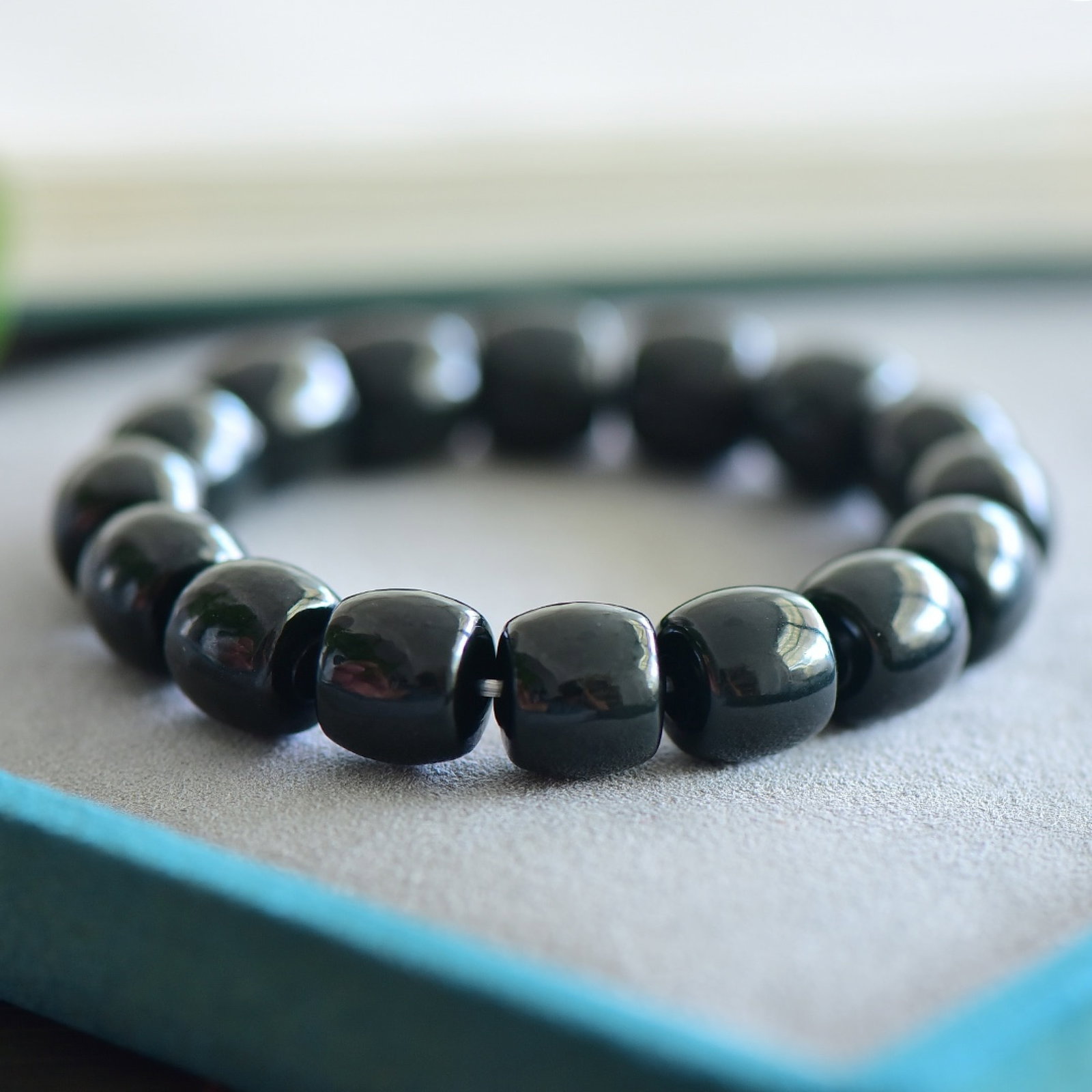 An Exquisite Sapphire Bracelets: An Exquisite Sapphire Bracelets,Size:13mmx14mm 青玉手串