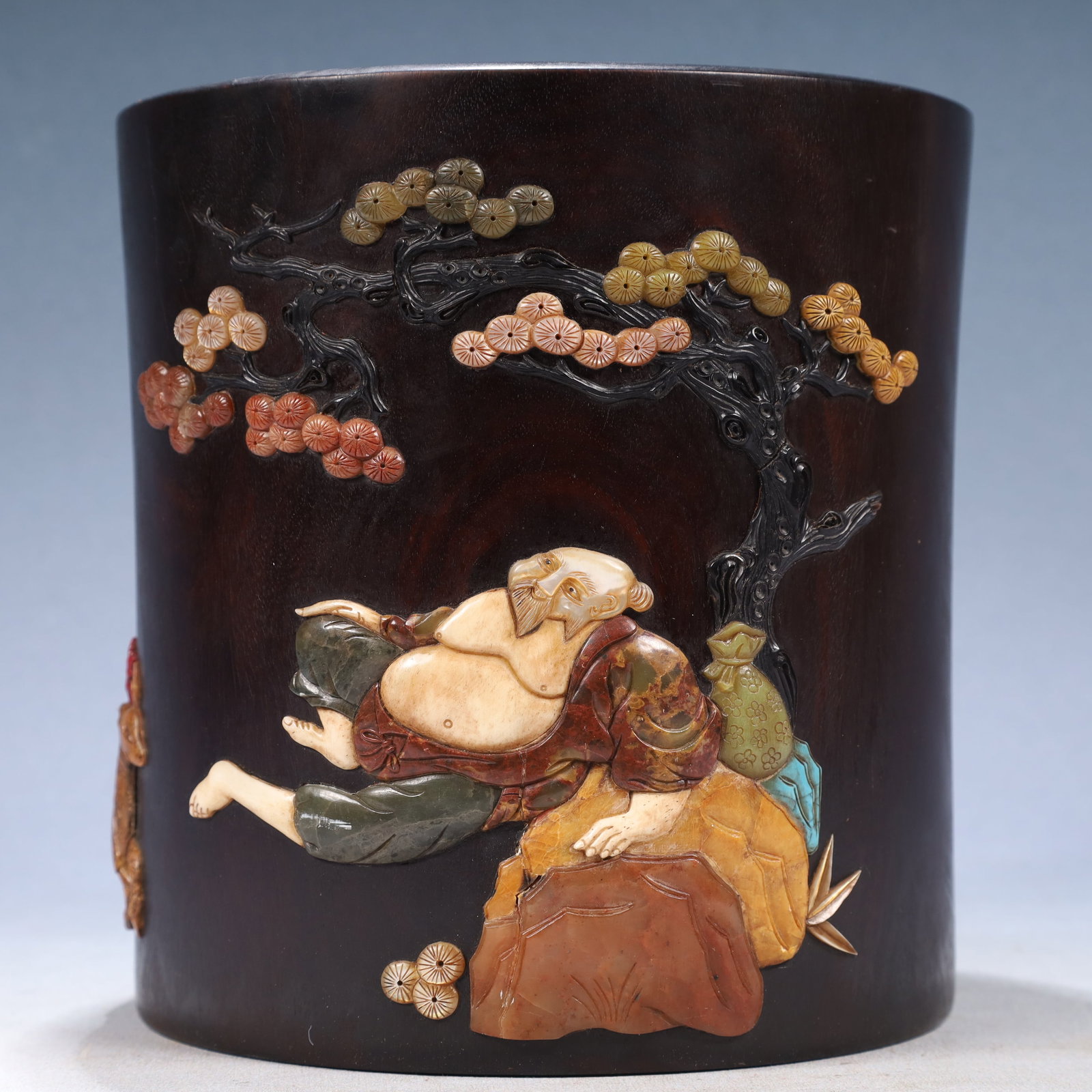 An Exquisite Zitanwood Landscape and Figure Pattern Brush Pot,Inlaid Gems: An Exquisite Zitanwood Landscape and Figure Pattern Brush Pot,Inlaid Gems,Qing Dynasty, China,Size:7.5inx7.7in,Weight:2950g 紫檀木山水人物纹笔