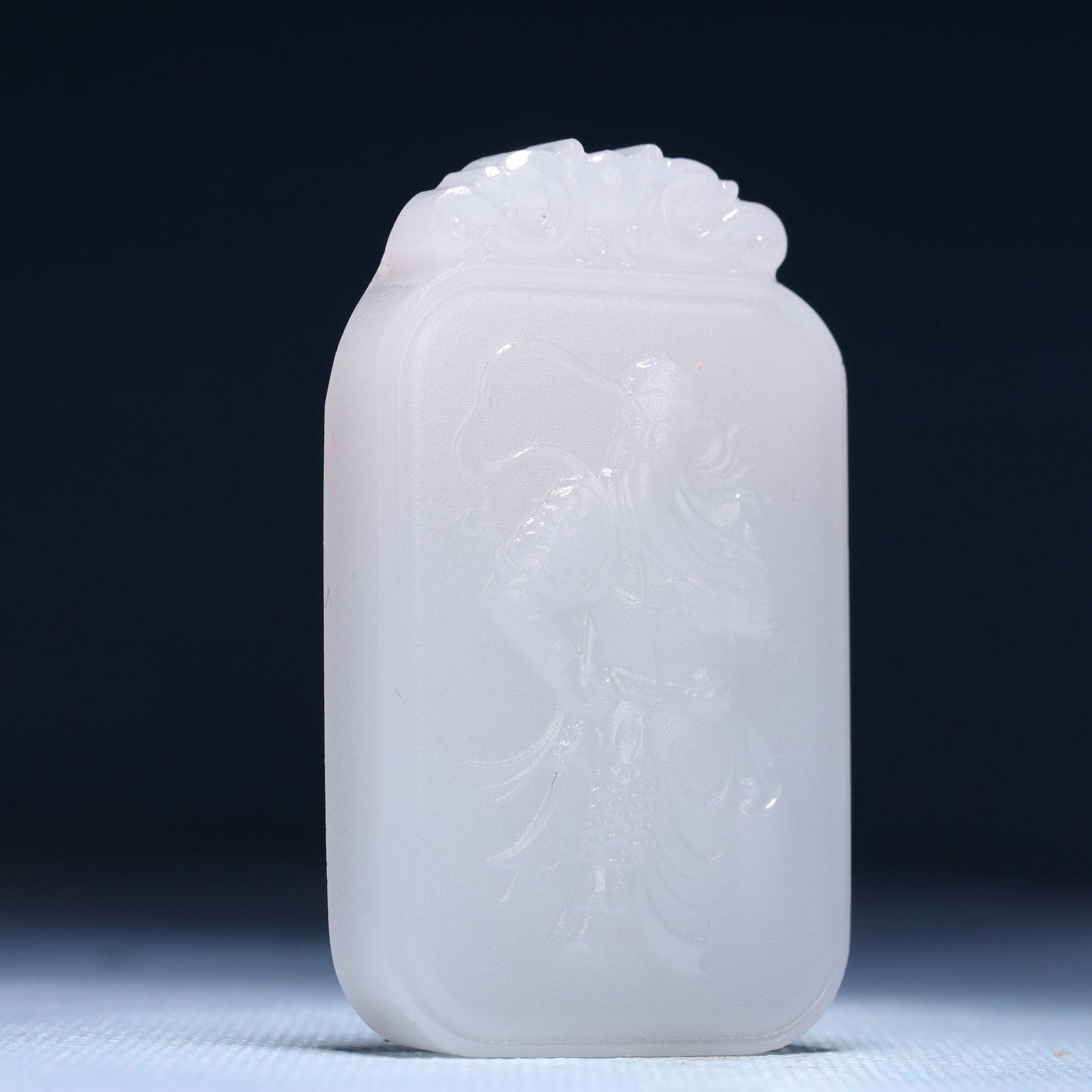 An Exquisite White Jade Figure Pattern Pendant - 3