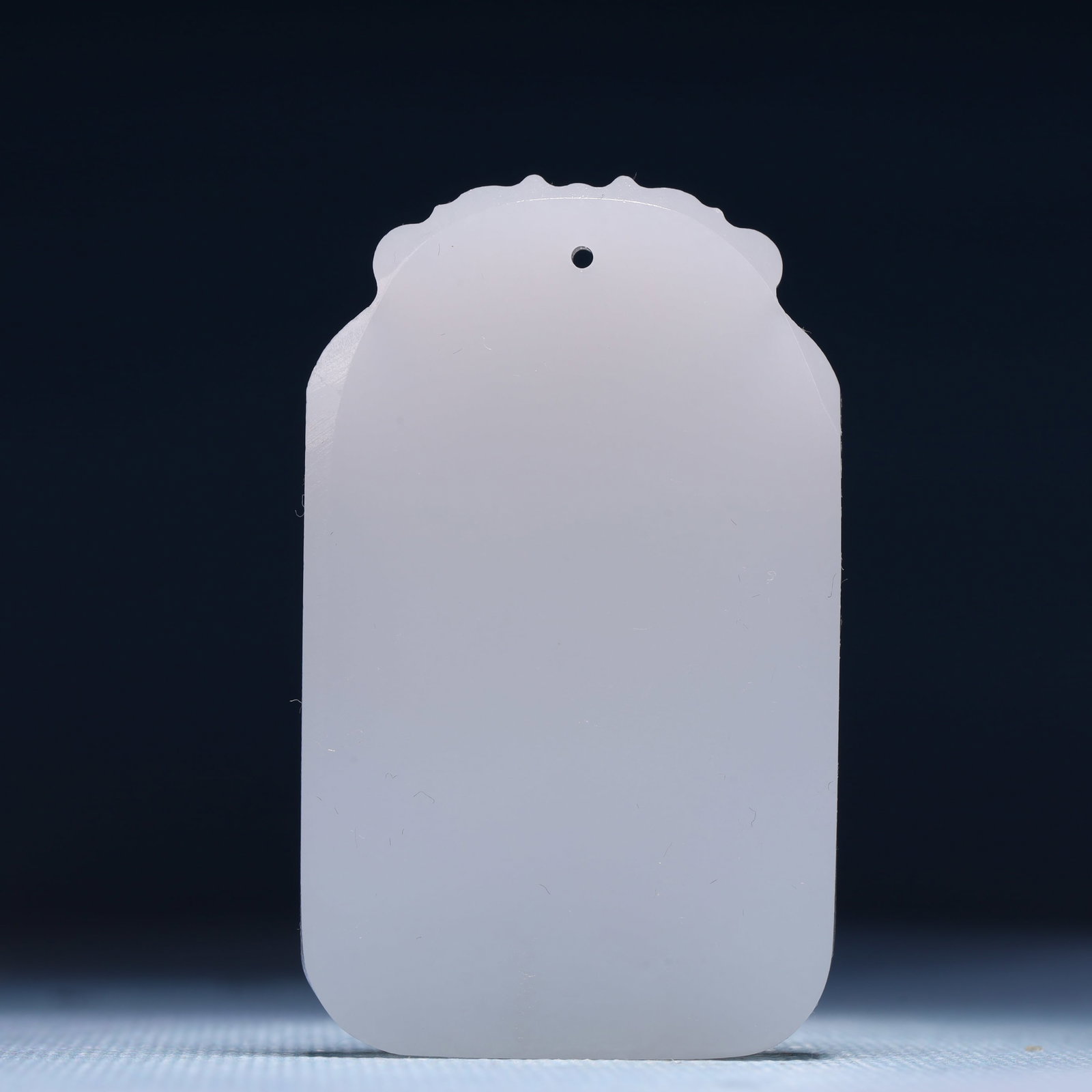 An Exquisite White Jade Figure Pattern Pendant - 4