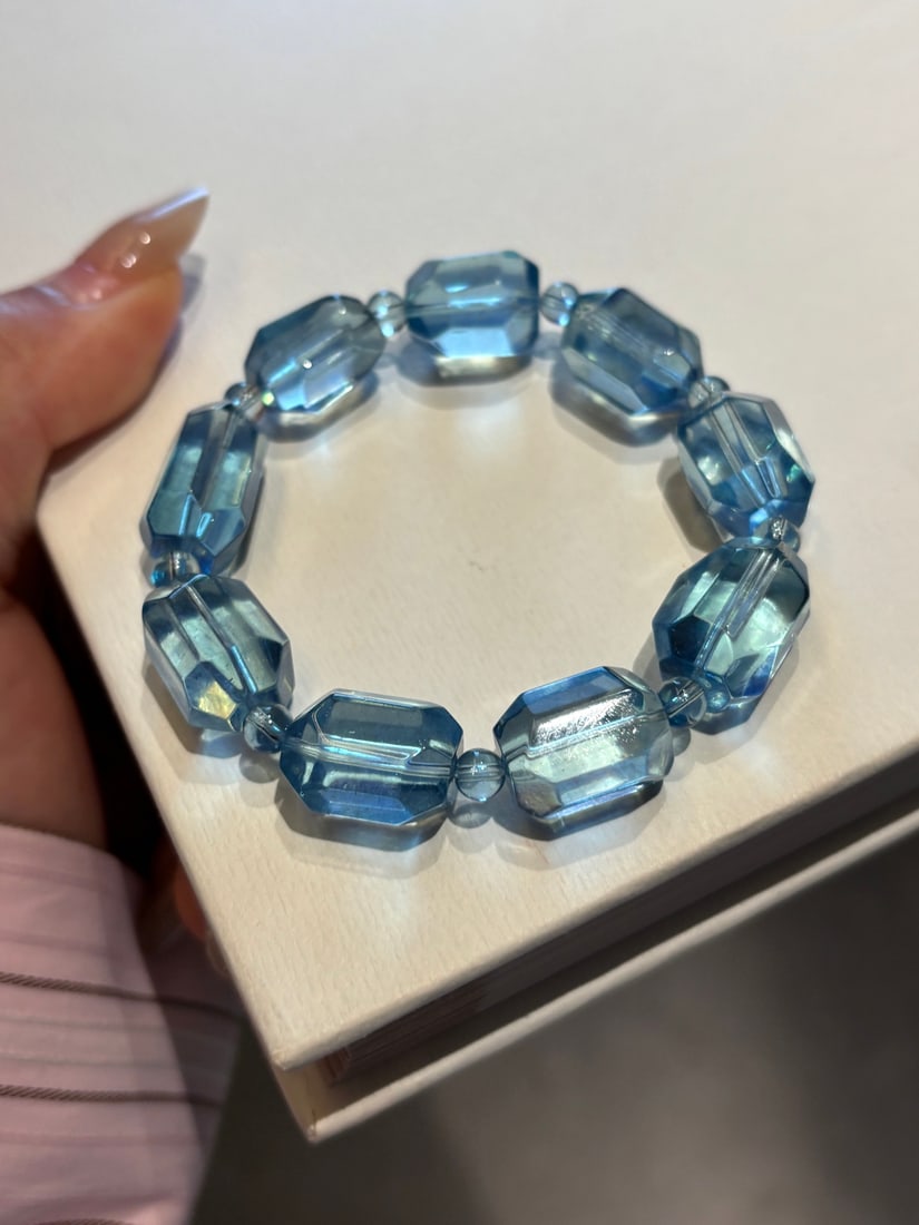 An Exquisite Aquamarine Bracelets: An Exquisite Aquamarine Bracelets,Size:12mmx16mm,Weight:37g 海蓝宝手串