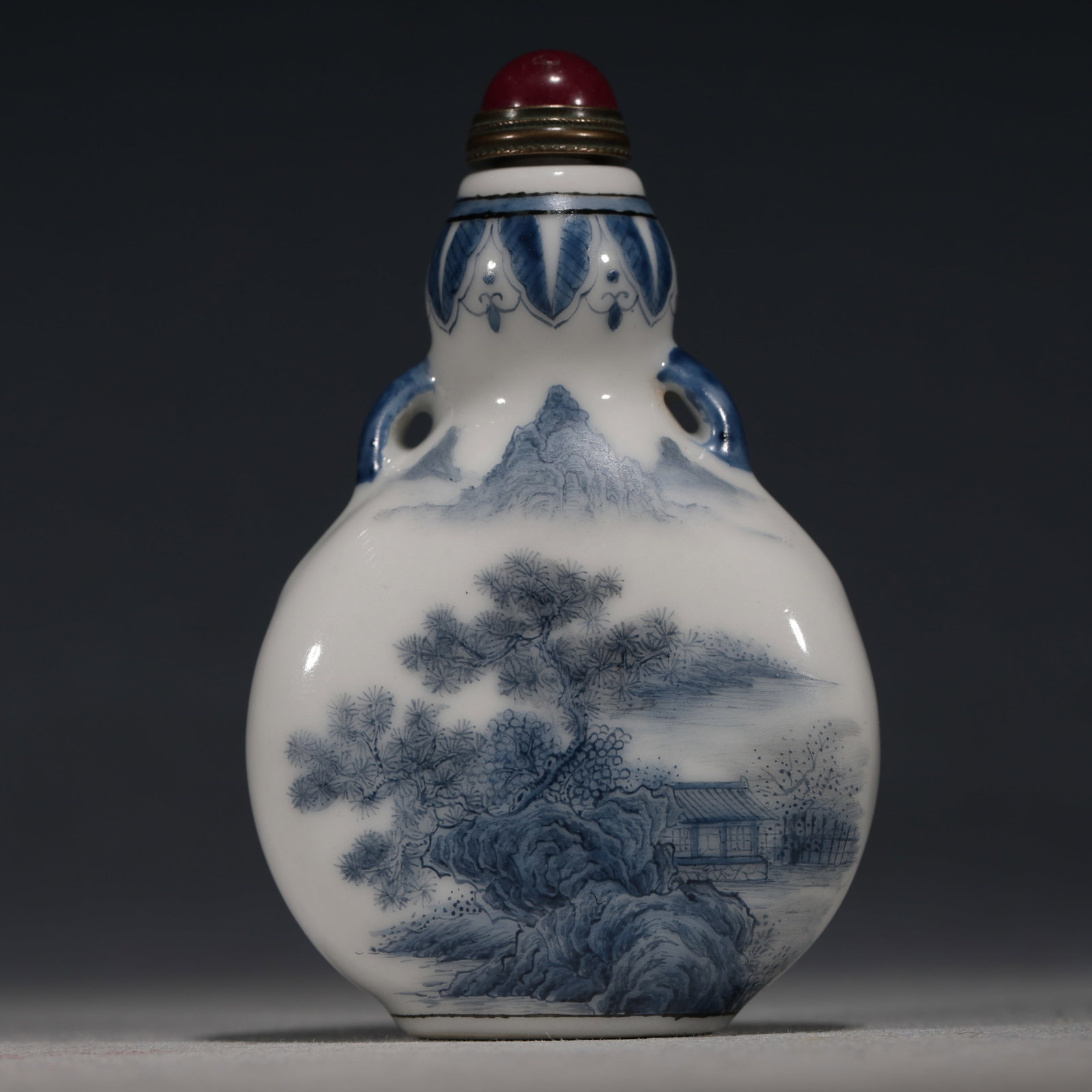An Exquisite Blue and White Landscape Pavilion Pattern Double-handled Gourd-shaped Snuff Bottle: An Exquisite Blue and White Landscape Pavilion Pattern Double-handled Gourd-shaped Snuff Bottle,Qing Dynasty, China,Yongzheng Four-character Mark,Size:2in×1in×3.1in