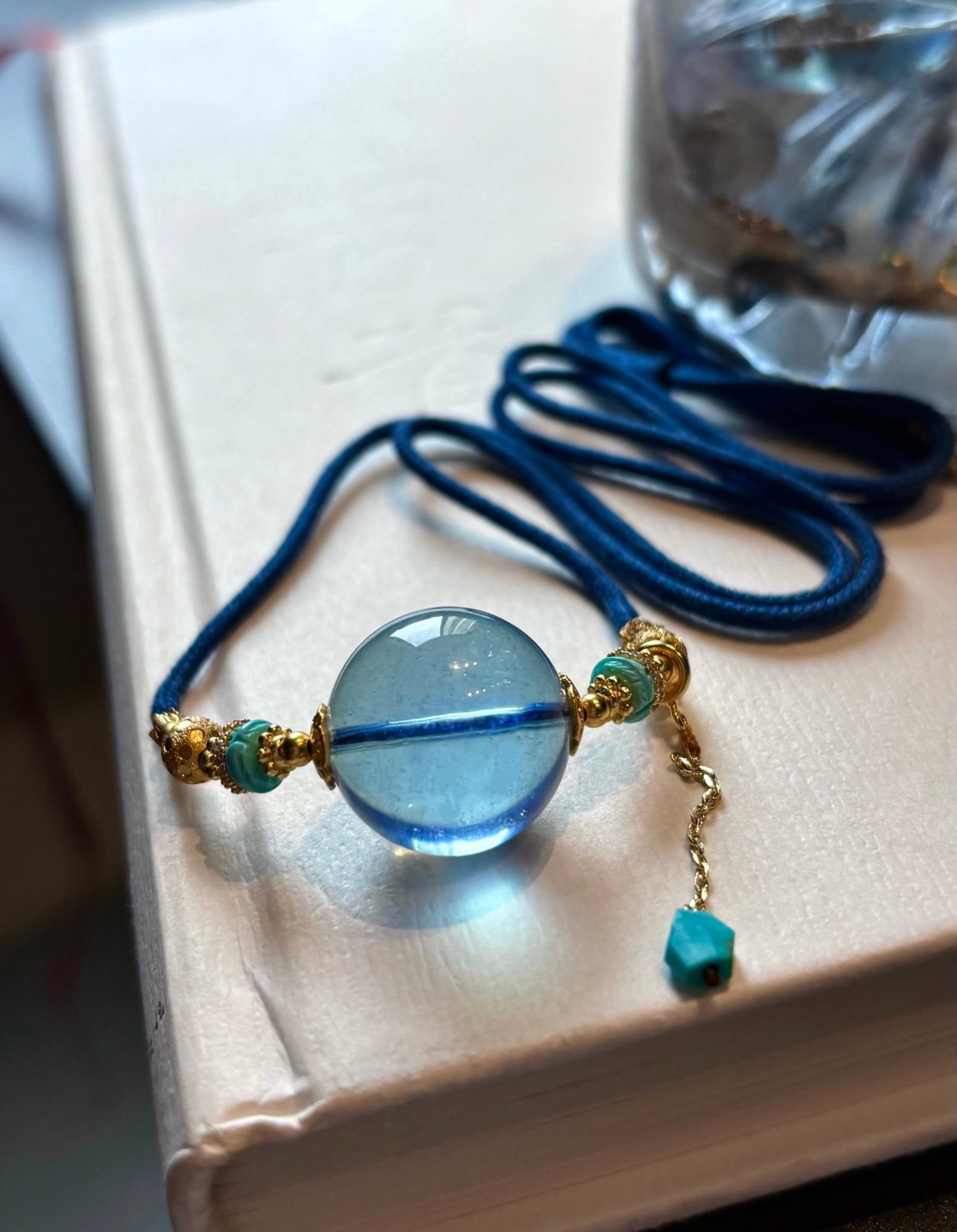 An Exquisite Sterling Silver-Gold Plated Inlaid Aquamarine Necklace: An Exquisite Sterling Silver-Gold Plated Inlaid Aquamarine Necklace,Size:17.5mm,Weight:11.2g 纯银镀金镶海蓝宝项链