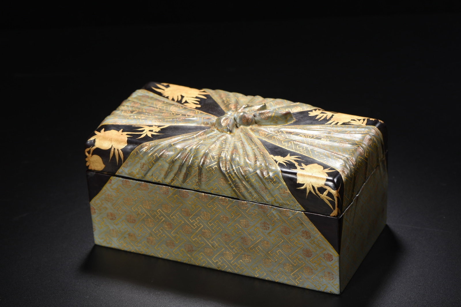 An Exquisite Carved Lacquer Painted Gold Bats and Peach Pattern Box with Cover: An Exquisite Carved Lacquer Painted Gold Bats and Peach Pattern Box with Cover,Qing Dynasty,China,Qianlong Four-character Mark,Size:4.3inx4.1inx4.3in,Weight:615g