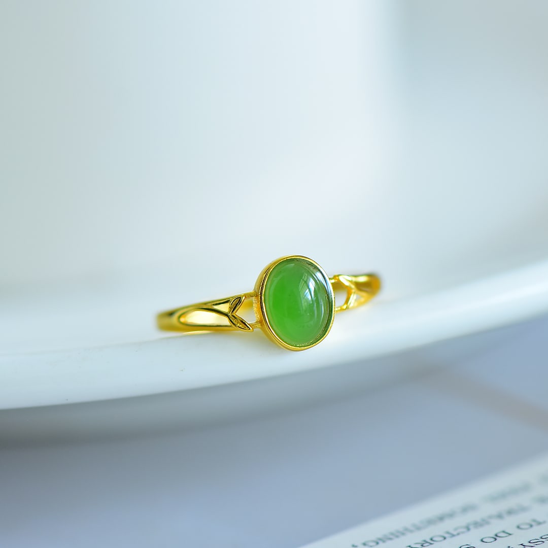 An Exquisite Sterling Silver-Gold Plated Inlaid Jasper Ring: An Exquisite Sterling Silver-Gold Plated Inlaid Jasper Ring,Size:5mmx7mm 纯银镀金镶碧玉戒指