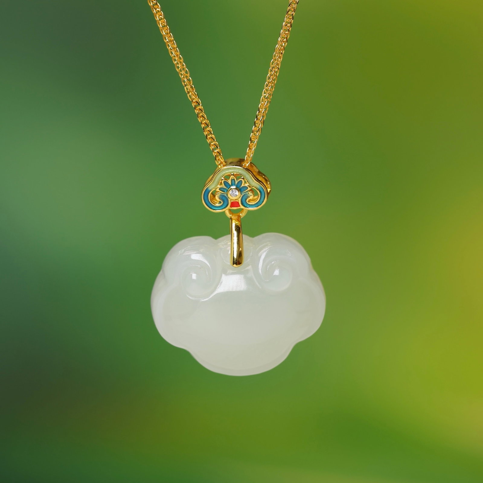 An Exquisite Sterling Silver-Gold Plated Inlaid White Jade Enamel Pendant: An Exquisite Sterling Silver-Gold Plated Inlaid White Jade Enamel Pendant,Size:17mmx21mm 纯银镀金镶白玉珐琅吊坠