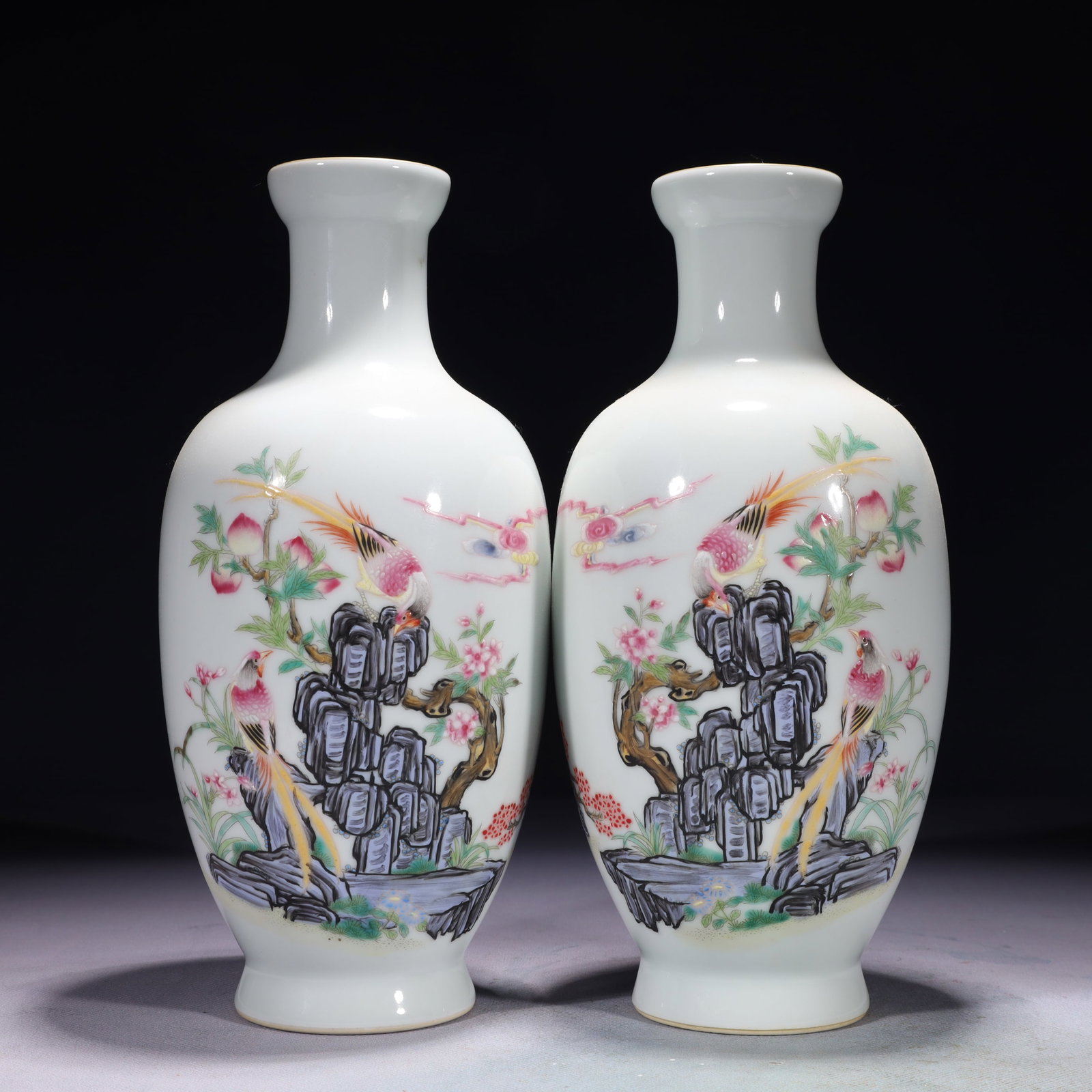 A Pair of Exquisite Famille-Rose Flower A Pair of d Bird Pattern Vase,with poem: A Pair of Exquisite Famille-Rose Flower A Pair of d Bird Pattern Vase,with poem,Qing Dynasty,China,QiA Pair of long Six-character Mark,Size:4.3inx10.2in,Weight:1850g 粉彩花鸟&#