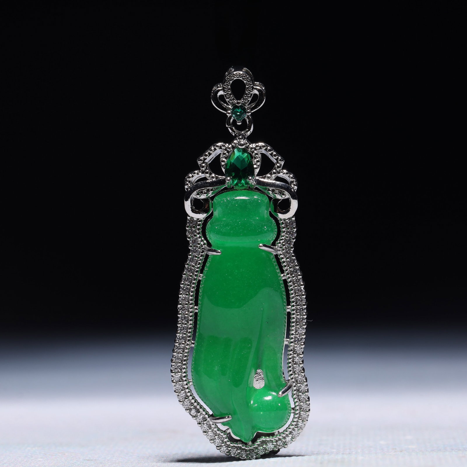 An Exquisite Buddha??s Hand Pose Pattern Pendant,Inlaid Gems: An Exquisite Buddha‘s Hand Pose Pattern Pendant,Inlaid Gems,Size:1inx0.4inx2.6in,Weight:17.1g