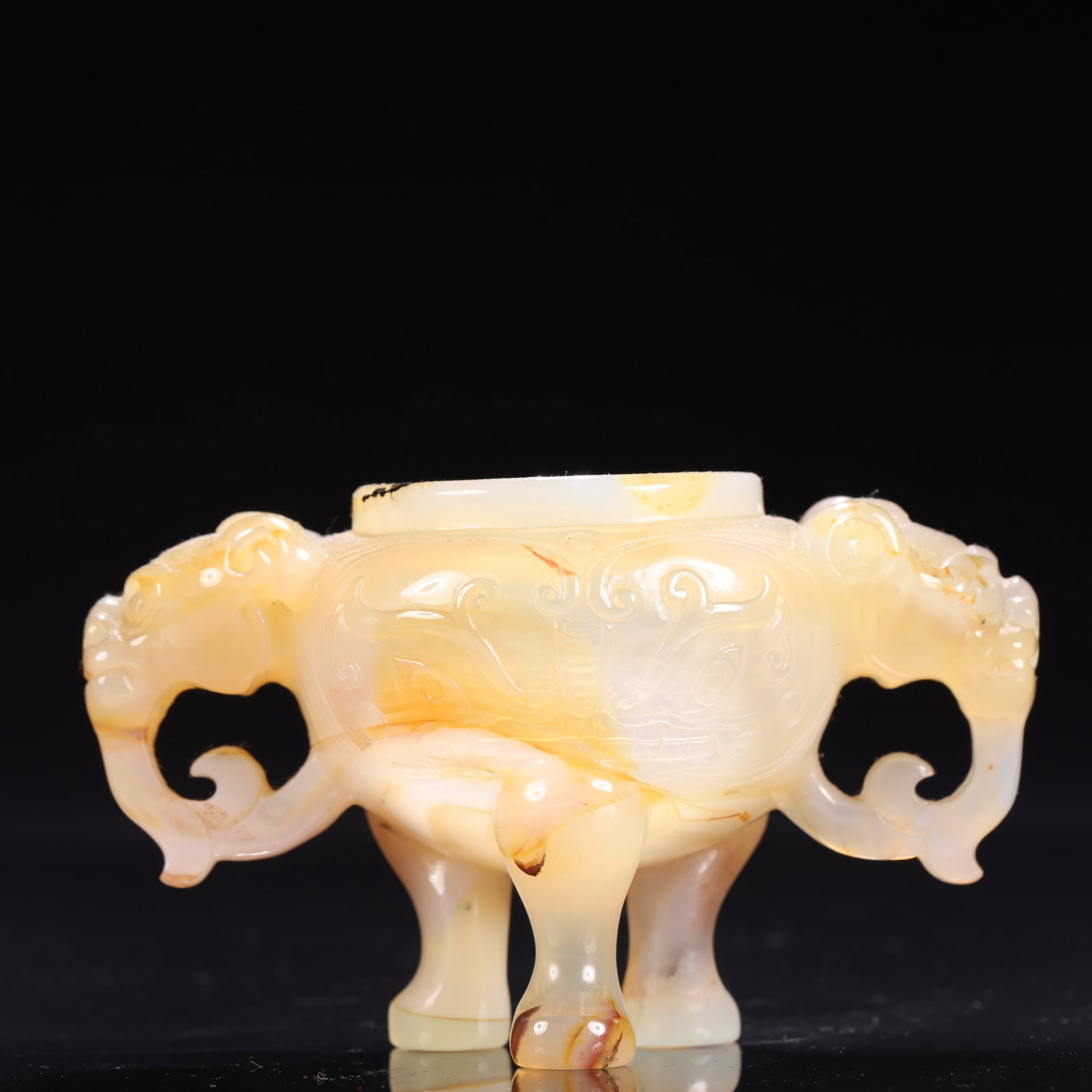 An Exquisite Agate Butterfly Pattern Beast-Ears Tripod Censer: An Exquisite Agate Butterfly Pattern Beast-Ears Tripod Censer,Qing Dynasty, China,Size:4.7inx2.8inx2.4in,Weight:200g