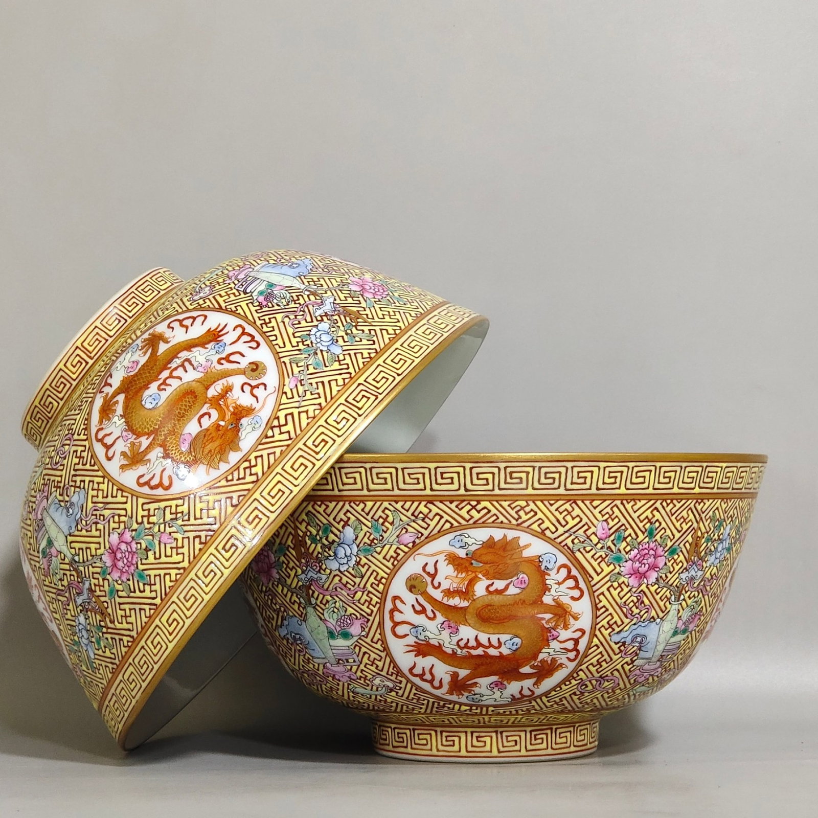 A Pair of Exquisite Famille-Rose Painted Gold Flower and Dragon Pattern Bowls: A Pair of Exquisite Famille-Rose Painted Gold Flower and Dragon Pattern Bowls,Qing Dynasty,China,Guangxu Six-character Mark,Size:3.1inx5.9in 一对粉彩描金花