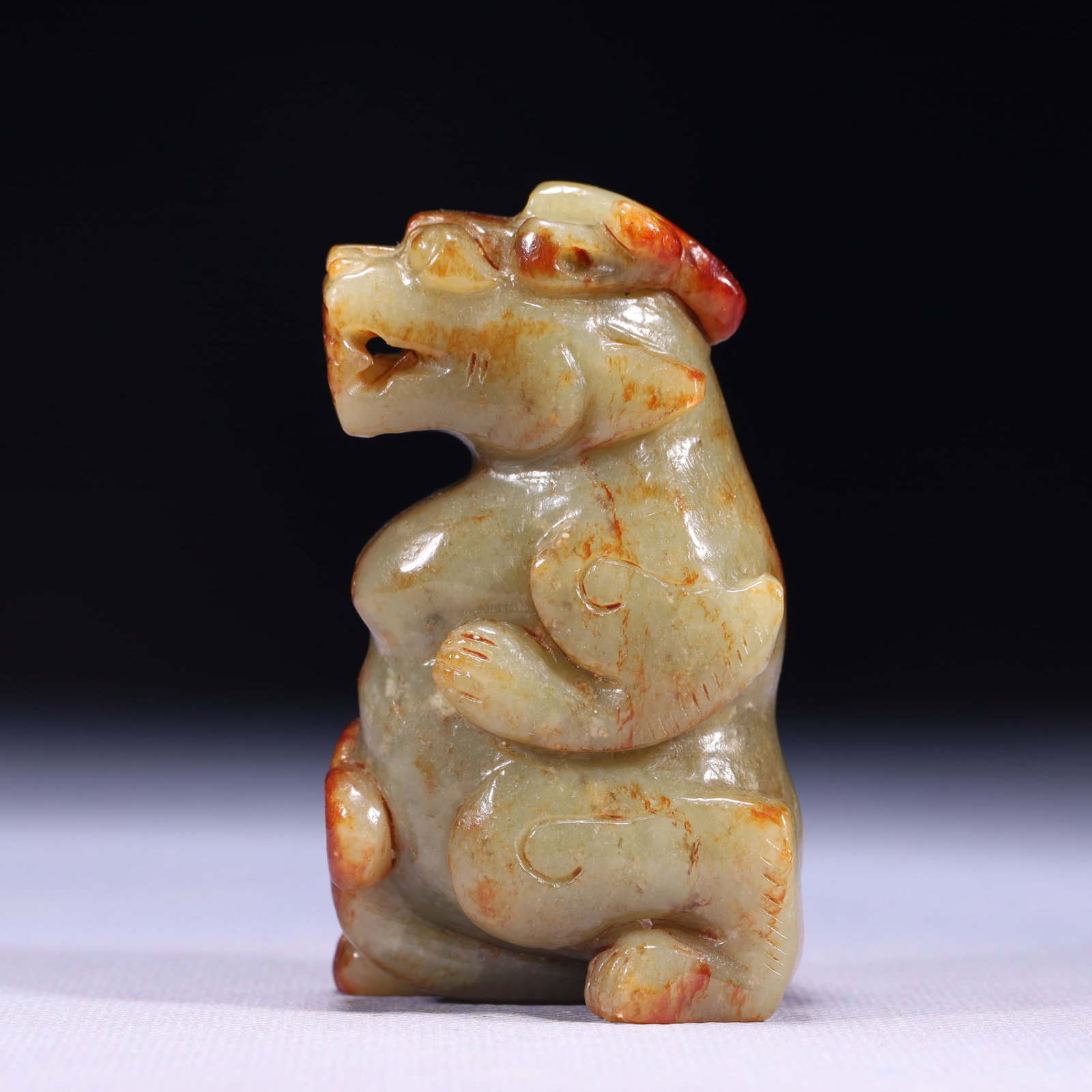 An Exquisite White Jade Bear Ornament: An Exquisite White Jade Bear Ornament,Qing Dynasty,China,Size:1.6inx1.4inx3in,Weight:224g 白玉熊摆件,中国清代