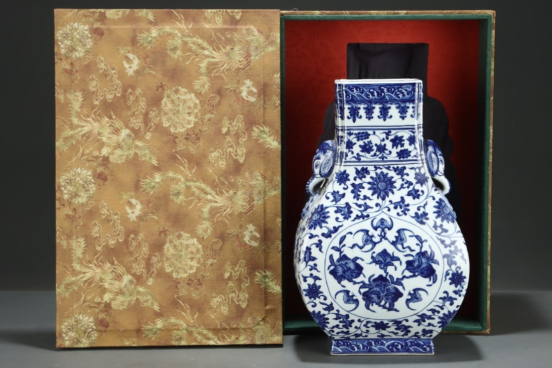 An Exquisite Underglaze Blue Vase, Interlocking Floral Bat And Peach-of-longevity Motifs: An Exquisite Underglaze Blue Vase, Interlocking Floral Bat And Peach-of-longevity Motifs,Qing Dynasty, China,Qianlong Six-character Mark,Size:14.1inx8.9in