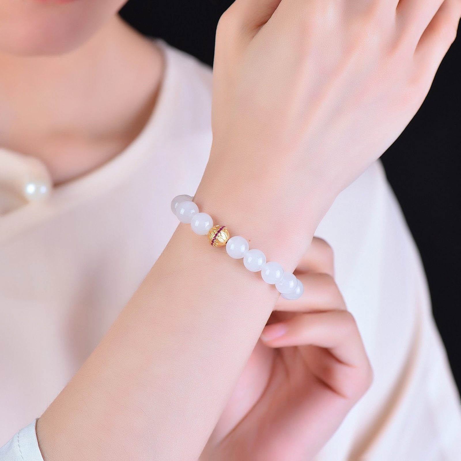 An Exquisite White Jade Bracelets: An Exquisite White Jade Bracelets,Size:8mm 白玉手串