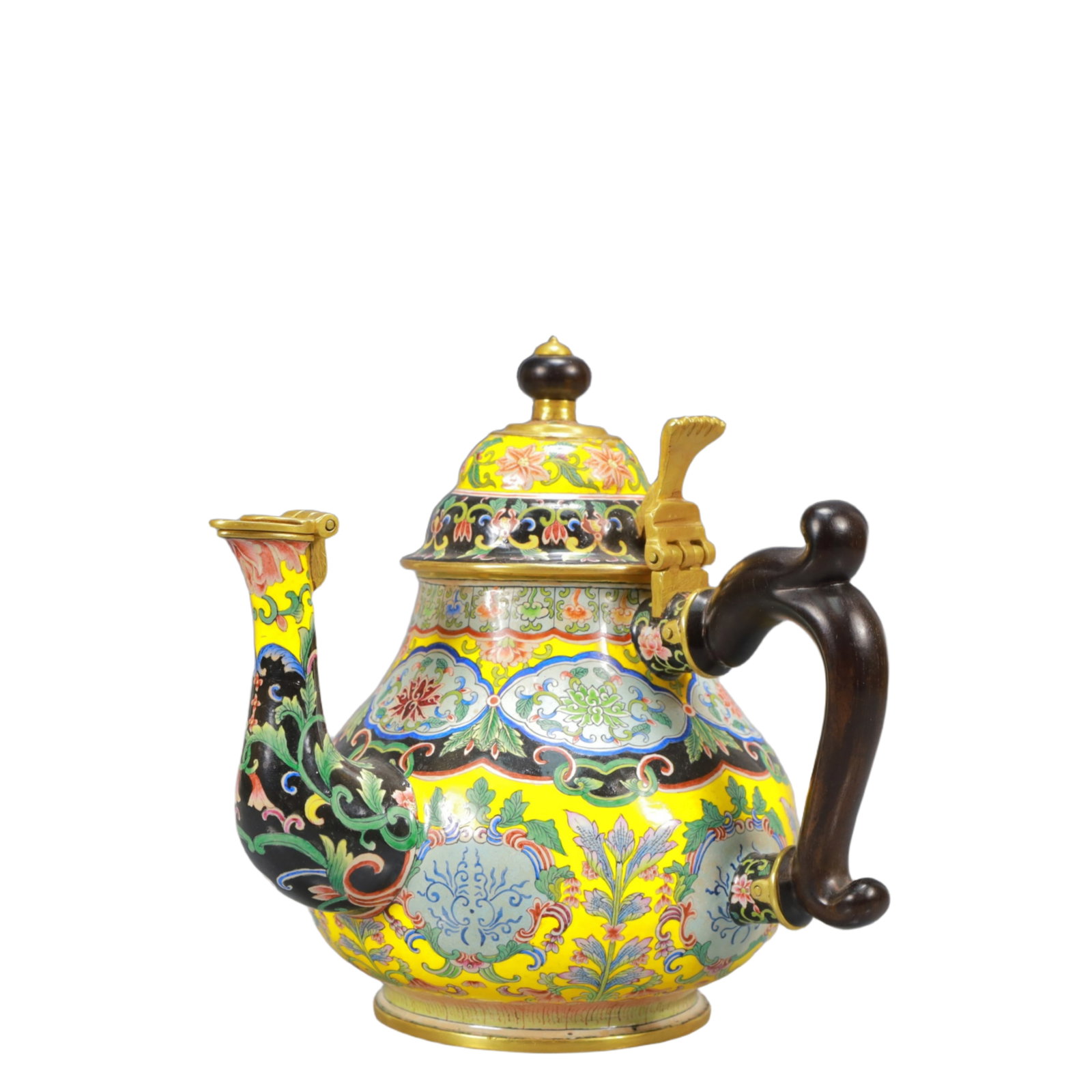 An Exquisite Painted Enamel Flower Pattern Ewer: An Exquisite Painted Enamel Flower Pattern Ewer,Qing Dynasty, China,Yongzheng Four-character Mark,Size:6.3inx6.7inx7.5in,Weight:850g 画珐琅花卉纹执壶,&#