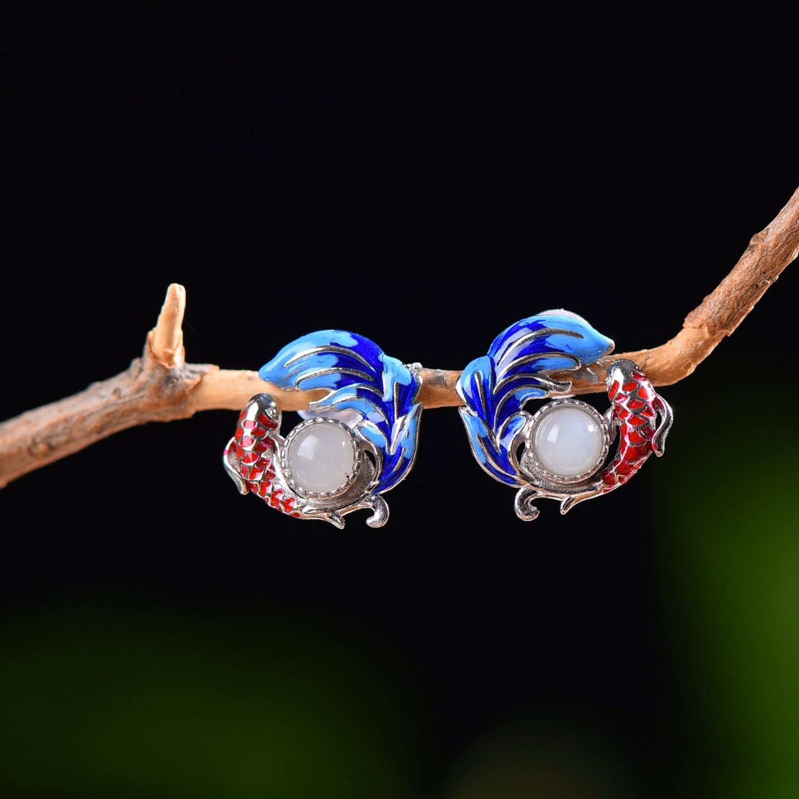 A Pair of Exquisite Sterling Silver Inlaid White Jade Enamel Earrings: A Pair of Exquisite Sterling Silver Inlaid White Jade Enamel Earrings,Size:4mmx4mm 一对纯银镶白玉珐琅耳钉