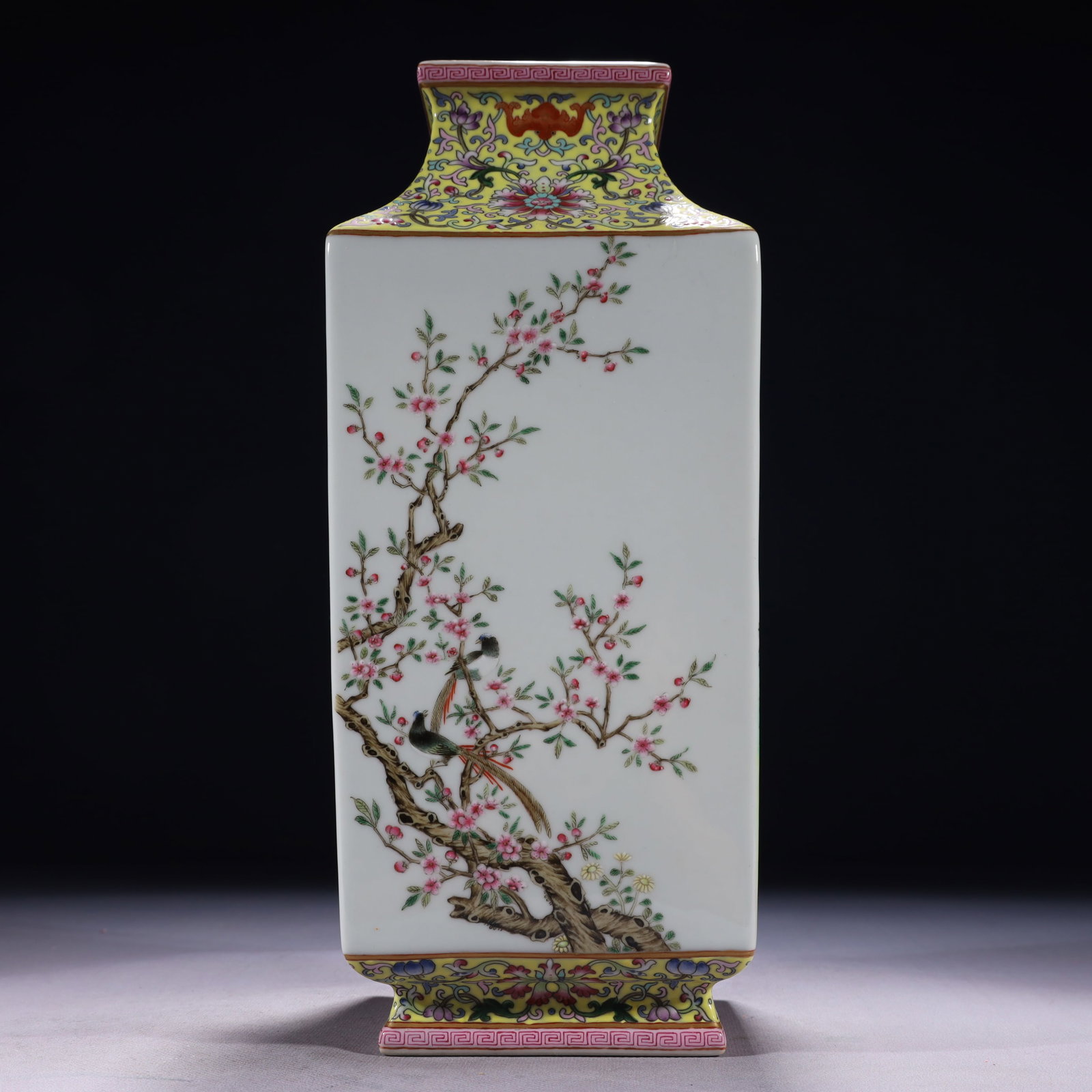 An Exquisite Famille-Rose Painted Gold Flower and Bird Pattern Vase: An Exquisite Famille-Rose Painted Gold Flower and Bird Pattern Vase,Qing Dynasty,China,Qianlong Six-character Mark,Size:5.1inx12.2in,Weight:2650g
