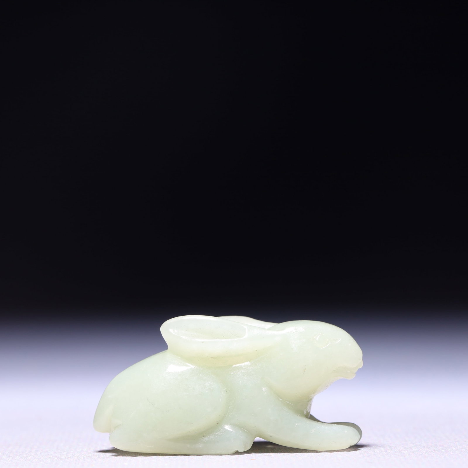 An Exquisite White Jade Rabbit Ornament: An Exquisite White Jade Rabbit Ornament,Qing Dynasty,China,Size:1.8inx0.8inx0.9in,Weight:31g 白玉兔子摆件,中国清代