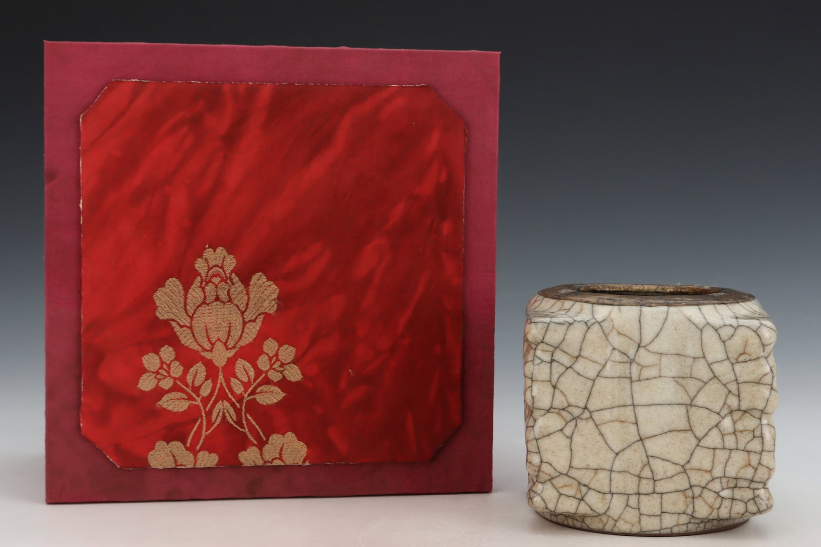 An Exquisite Ge yao Yellow Glazed Painted Gold Vase,with an Imperial Poem by Emperor Qianlong: An Exquisite Ge yao Yellow Glazed Painted Gold Vase,with an Imperial Poem by Emperor Qianlong,Song Dynasty,China,Size:4.3inx4.4in