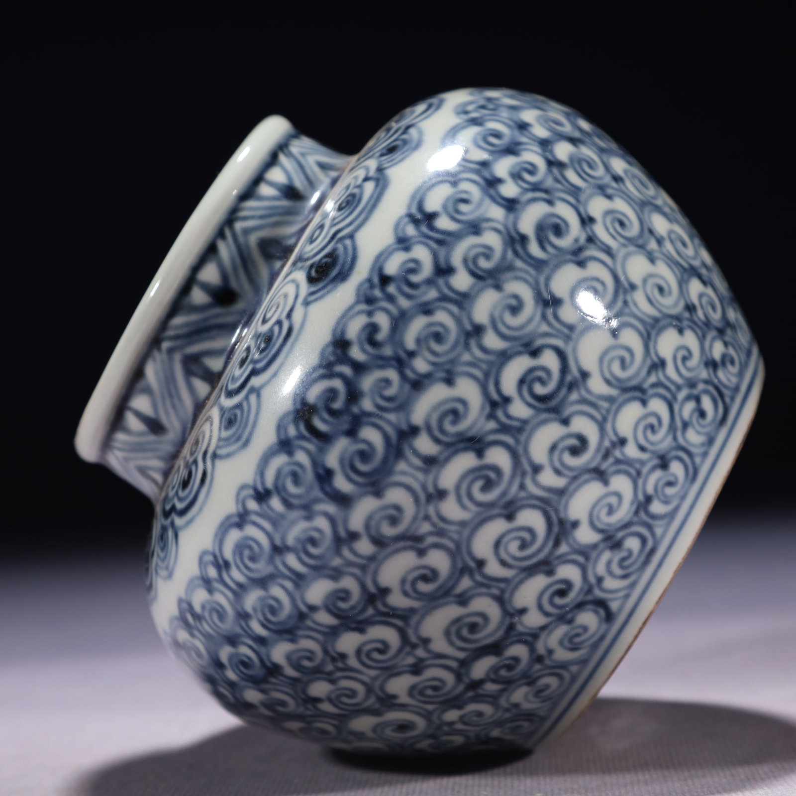An Exquisite Blue and White Auspicious Cloud Pattern Jar - 10