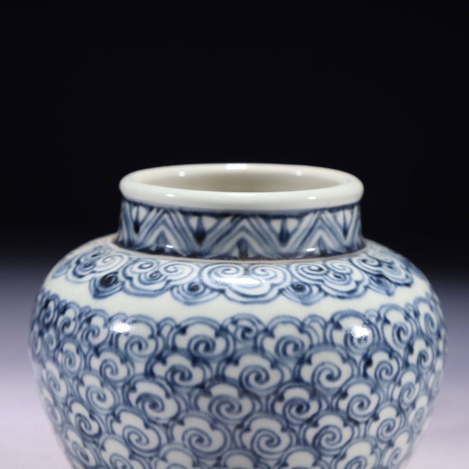 An Exquisite Blue and White Auspicious Cloud Pattern Jar - 2