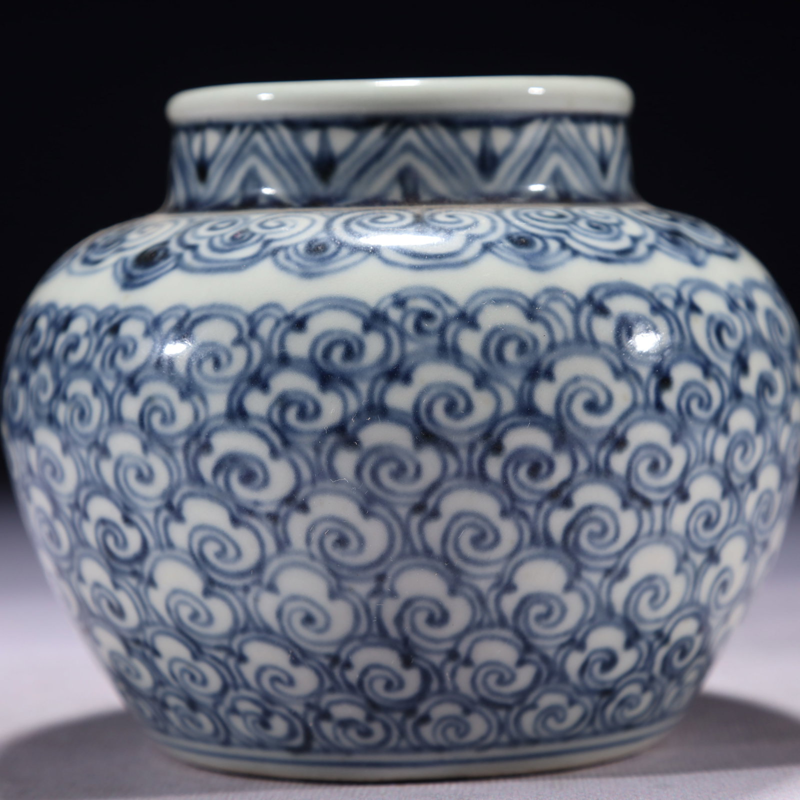 An Exquisite Blue and White Auspicious Cloud Pattern Jar - 3