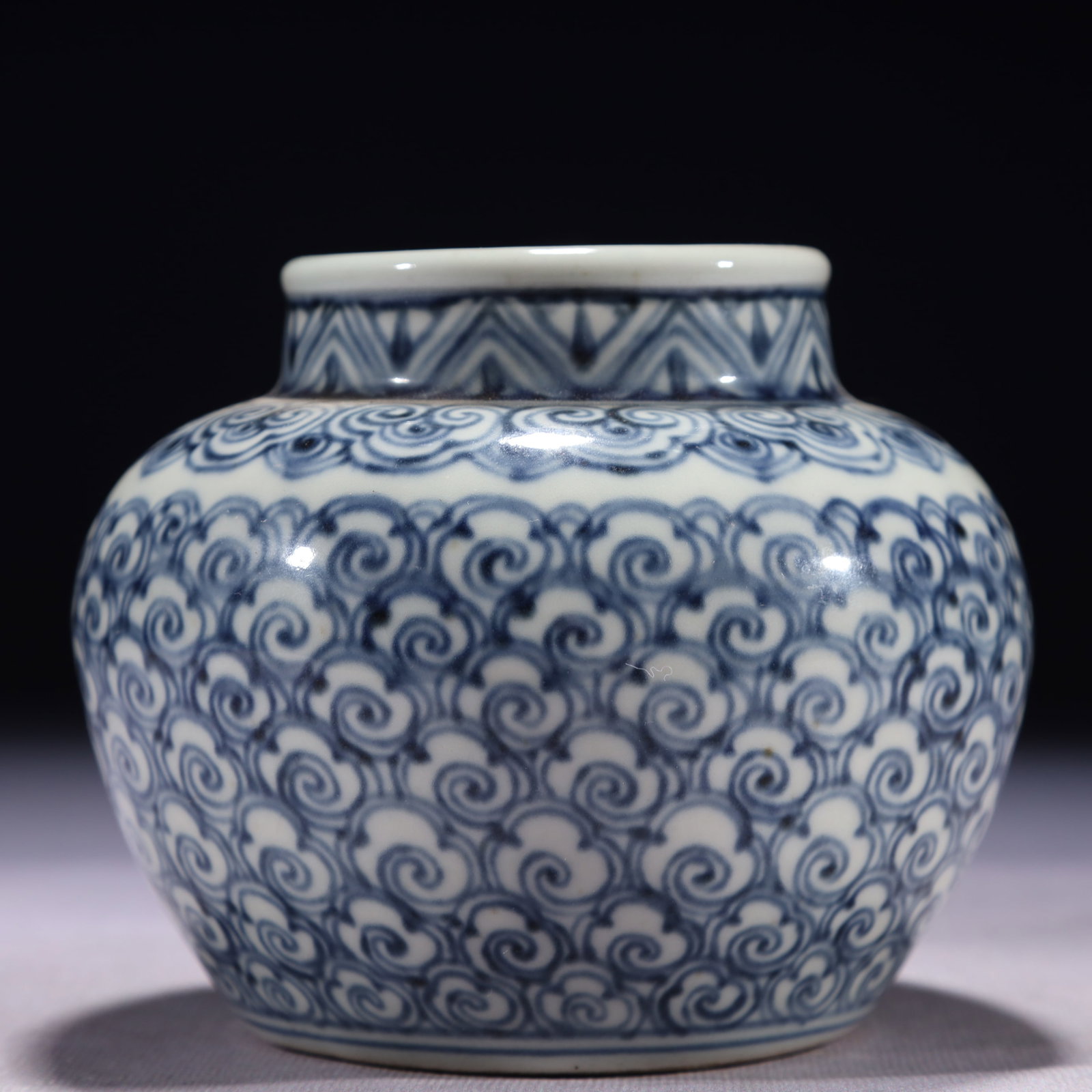 An Exquisite Blue and White Auspicious Cloud Pattern Jar - 4