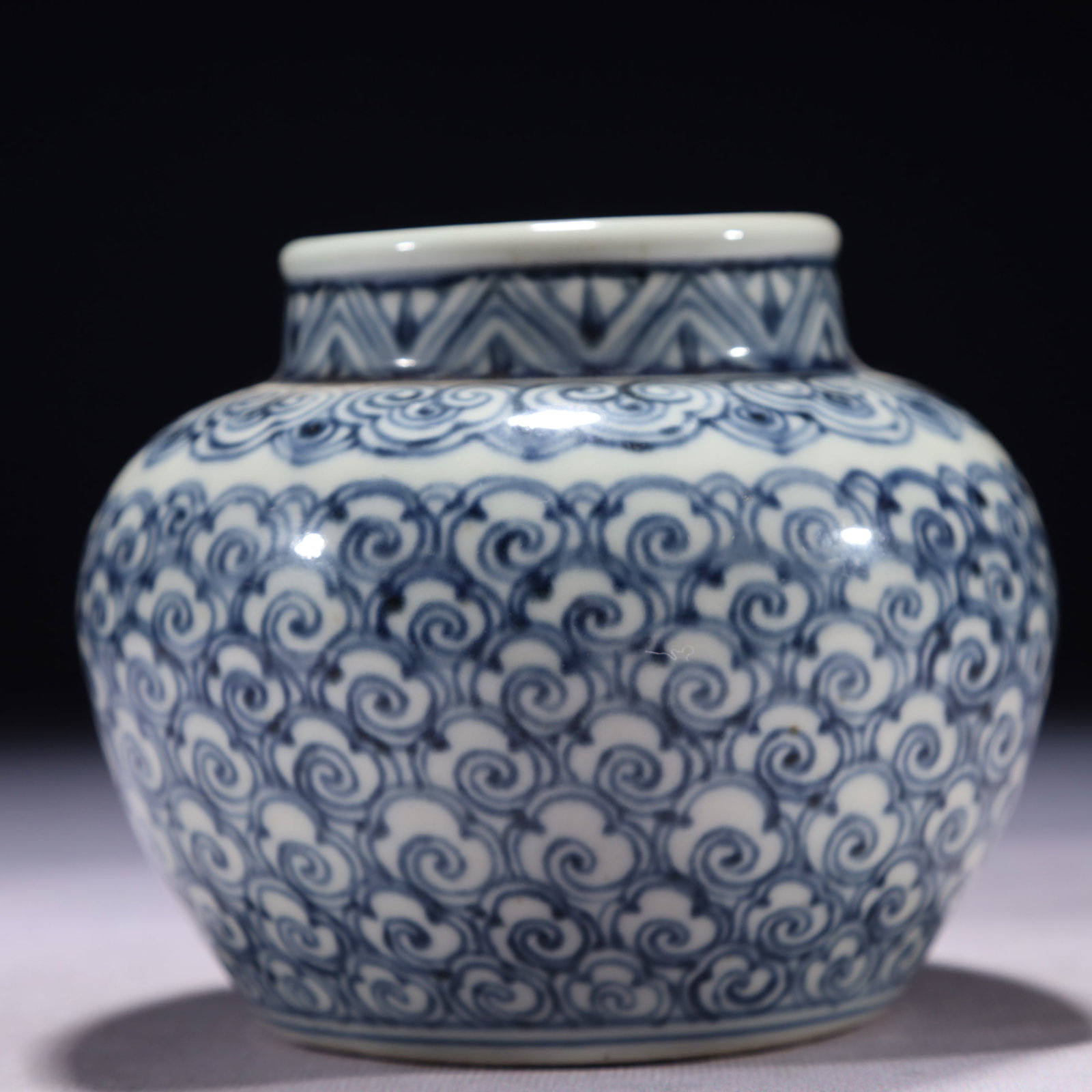 An Exquisite Blue and White Auspicious Cloud Pattern Jar - 5