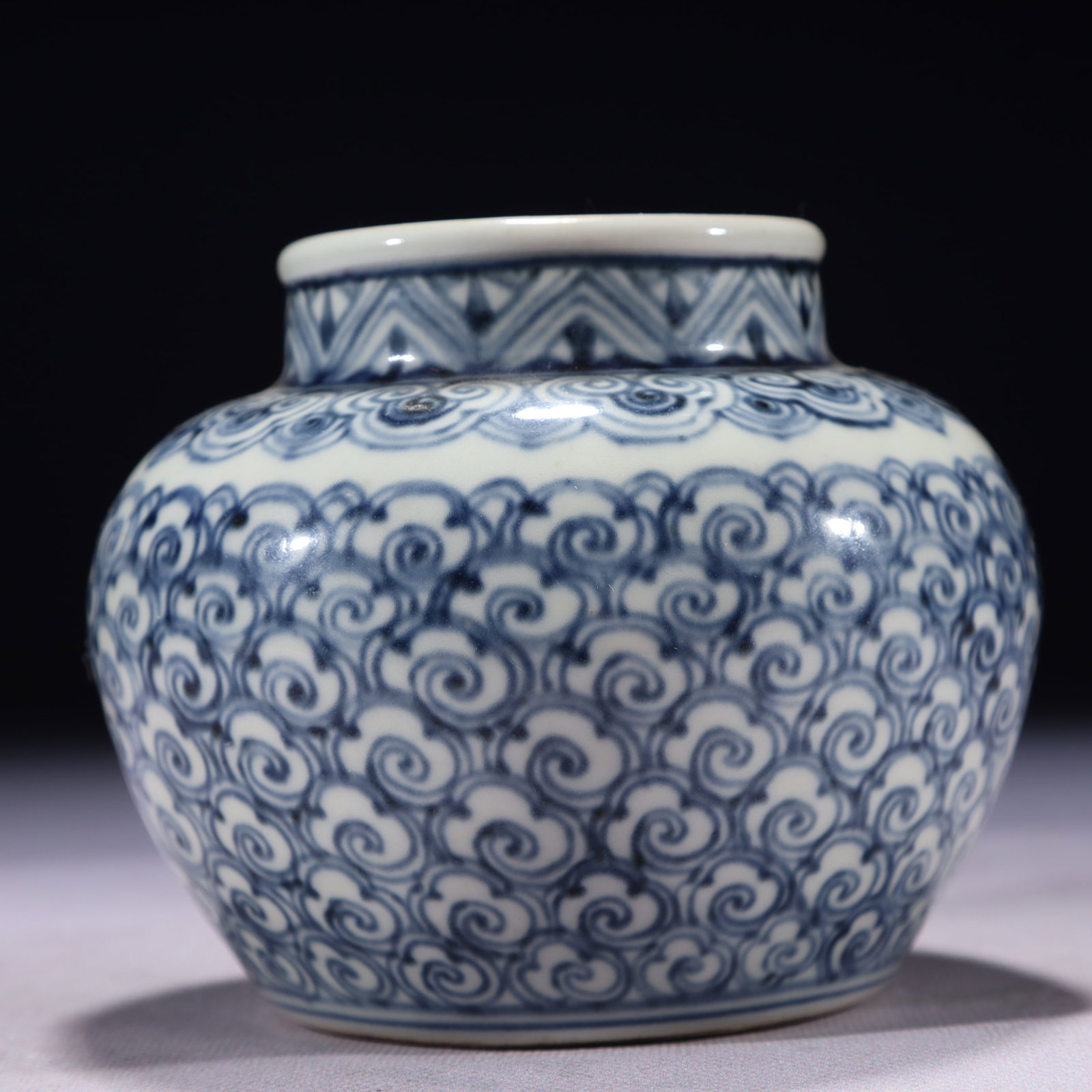 An Exquisite Blue and White Auspicious Cloud Pattern Jar - 7
