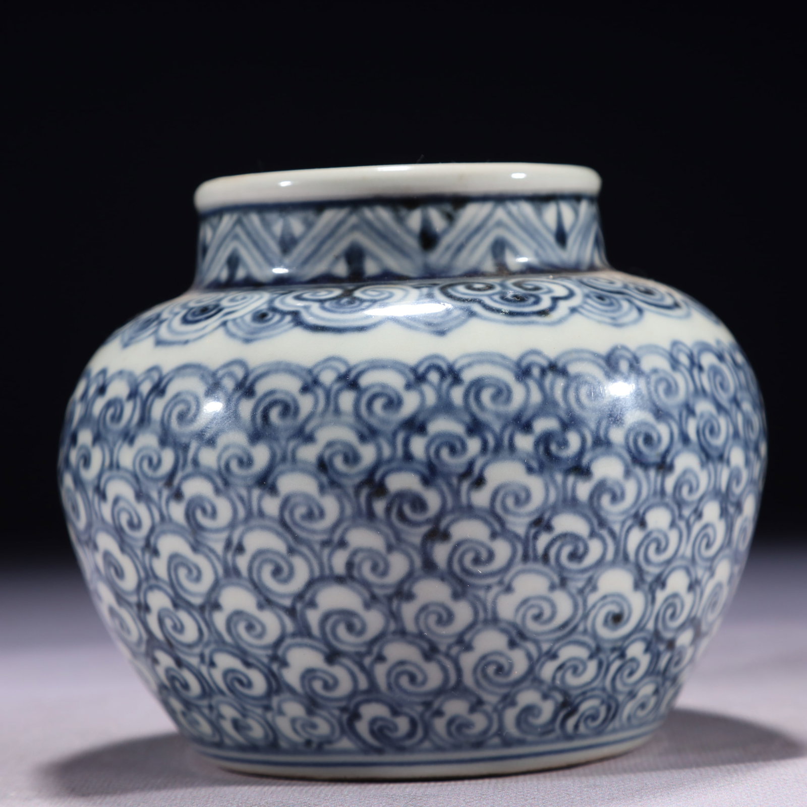 An Exquisite Blue and White Auspicious Cloud Pattern Jar - 8