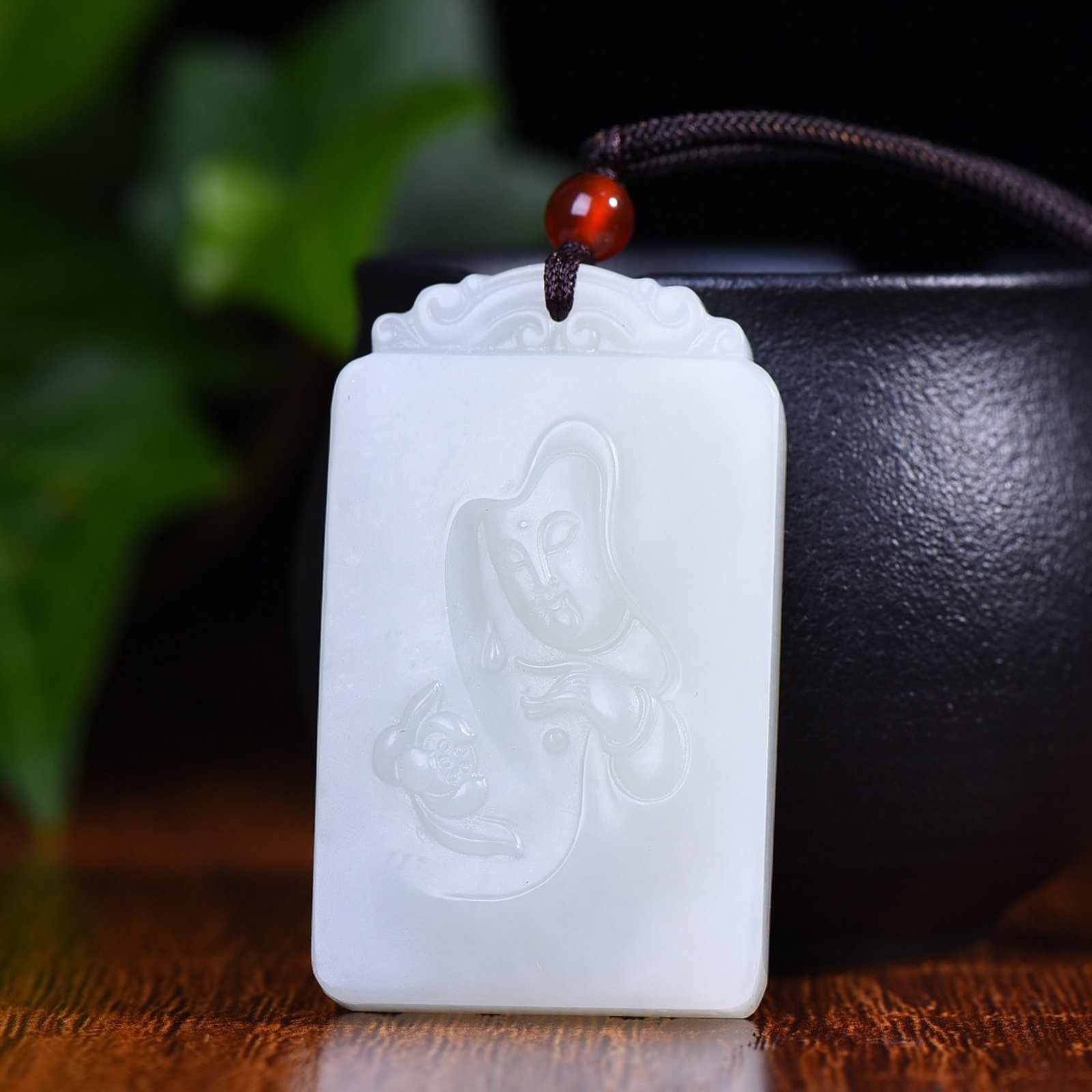 An Exquisite White Jade Avalokitesvara Pattern Pendant: An Exquisite White Jade Avalokitesvara Pattern Pendant,Size:31mmx51mm (寓意)寓意吉祥 玉脂温润