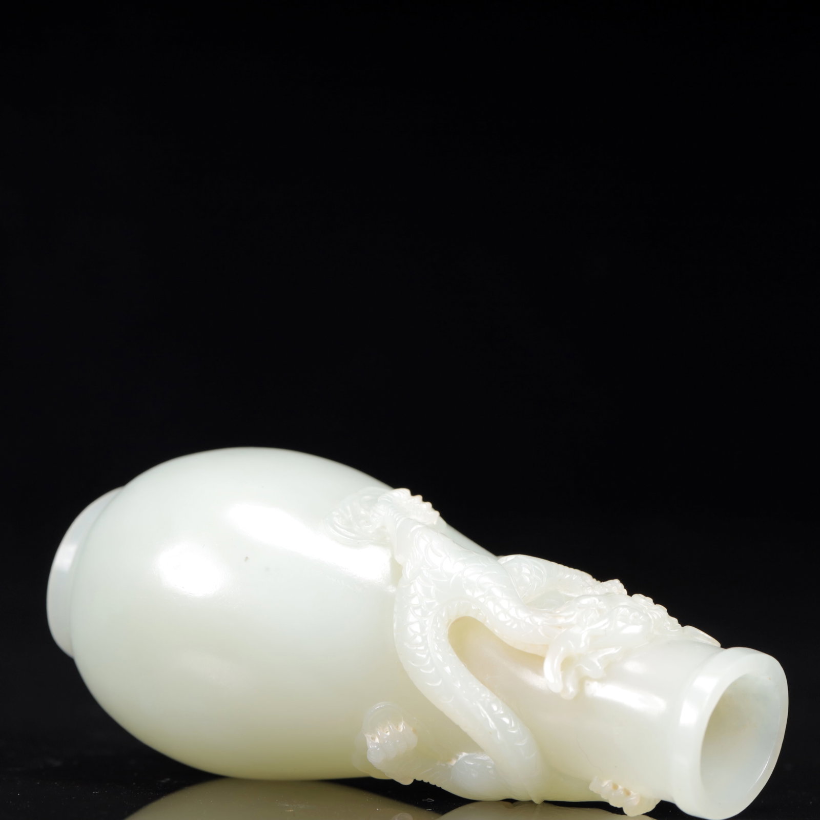 An Exquisite White Jade Dragon Pattern Snuff Bottle - 9