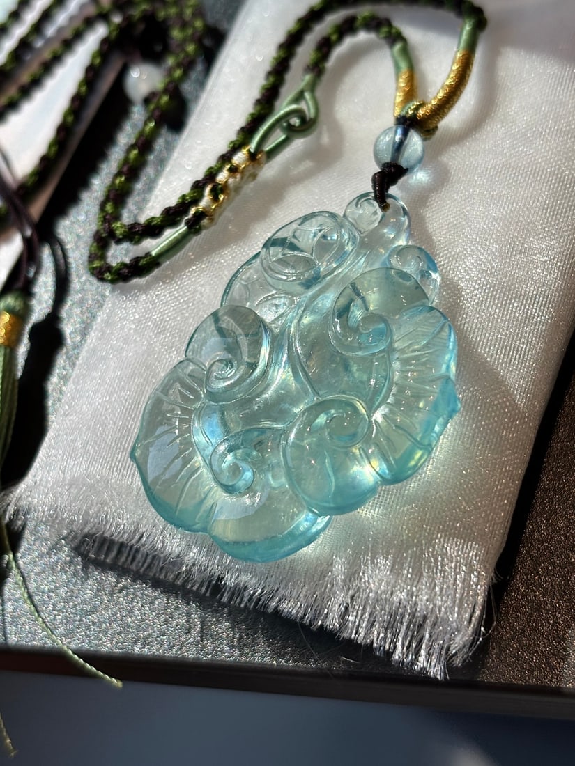 An Exquisite Aquamarine Ganoderma lucidum Pendant: An Exquisite Aquamarine Ganoderma lucidum Pendant,Size:41mmx33mm,Total Weight:15.3g 海蓝宝灵芝吊坠
