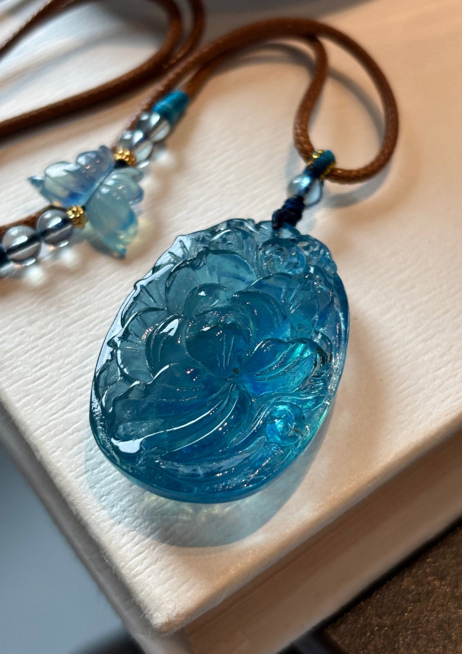 An Exquisite Aquamarine Flower Pattern Necklace: An Exquisite Aquamarine Flower Pattern Necklace,Size:35mmx21mmx12mm,Weight:17.8g 海蓝宝花卉纹项链
