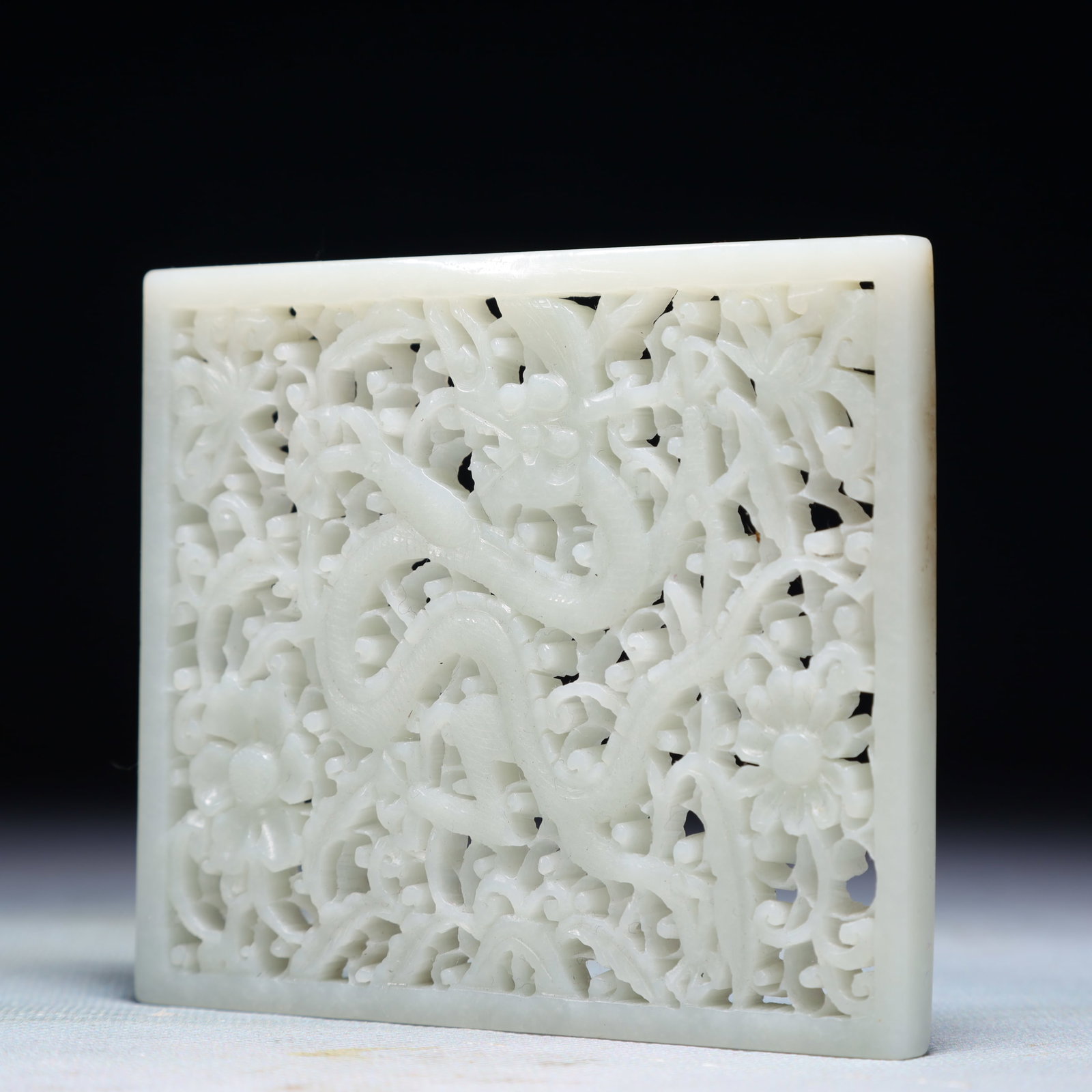 An Exquisite White Jade Dragon Pattern Pendant - 2