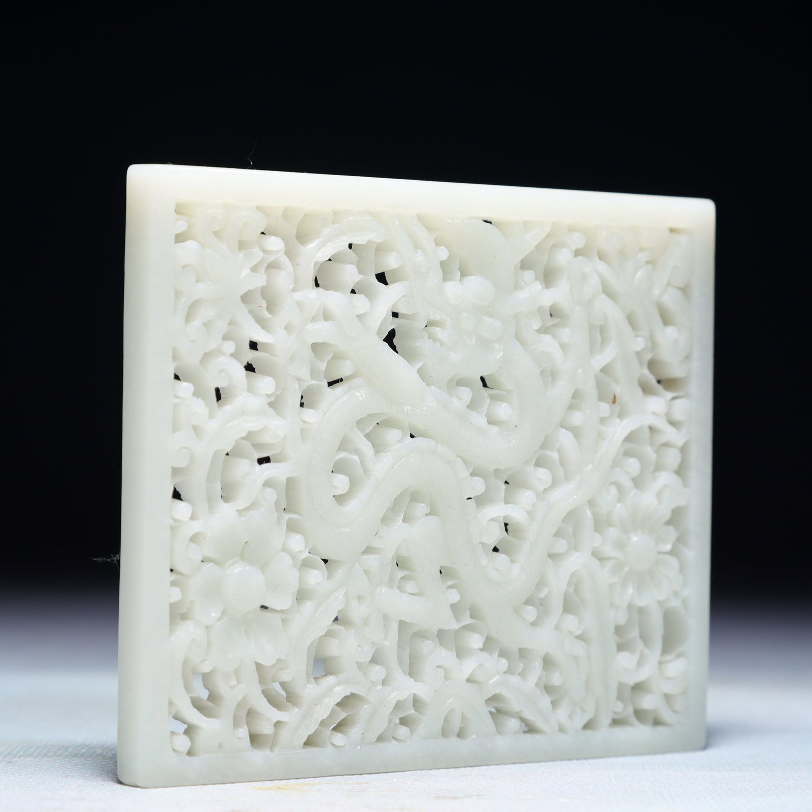 An Exquisite White Jade Dragon Pattern Pendant - 3