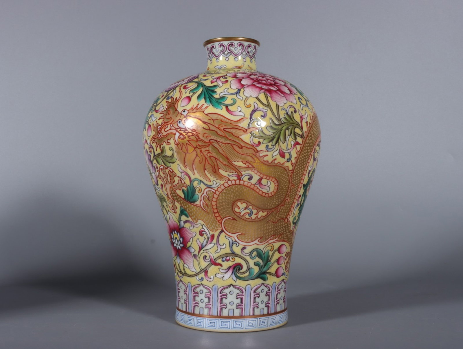 An Exquisite Yellow Ground Famille-Rose Painted Gold Lotus and Dragon Pattern Vase: An Exquisite Yellow Ground Famille-Rose Painted Gold Lotus and Dragon Pattern Vase,Qing Dynasty,China,Qianlong Six-character Mark,Size:7.9inx4.7in 黄地粉彩描金Ņ